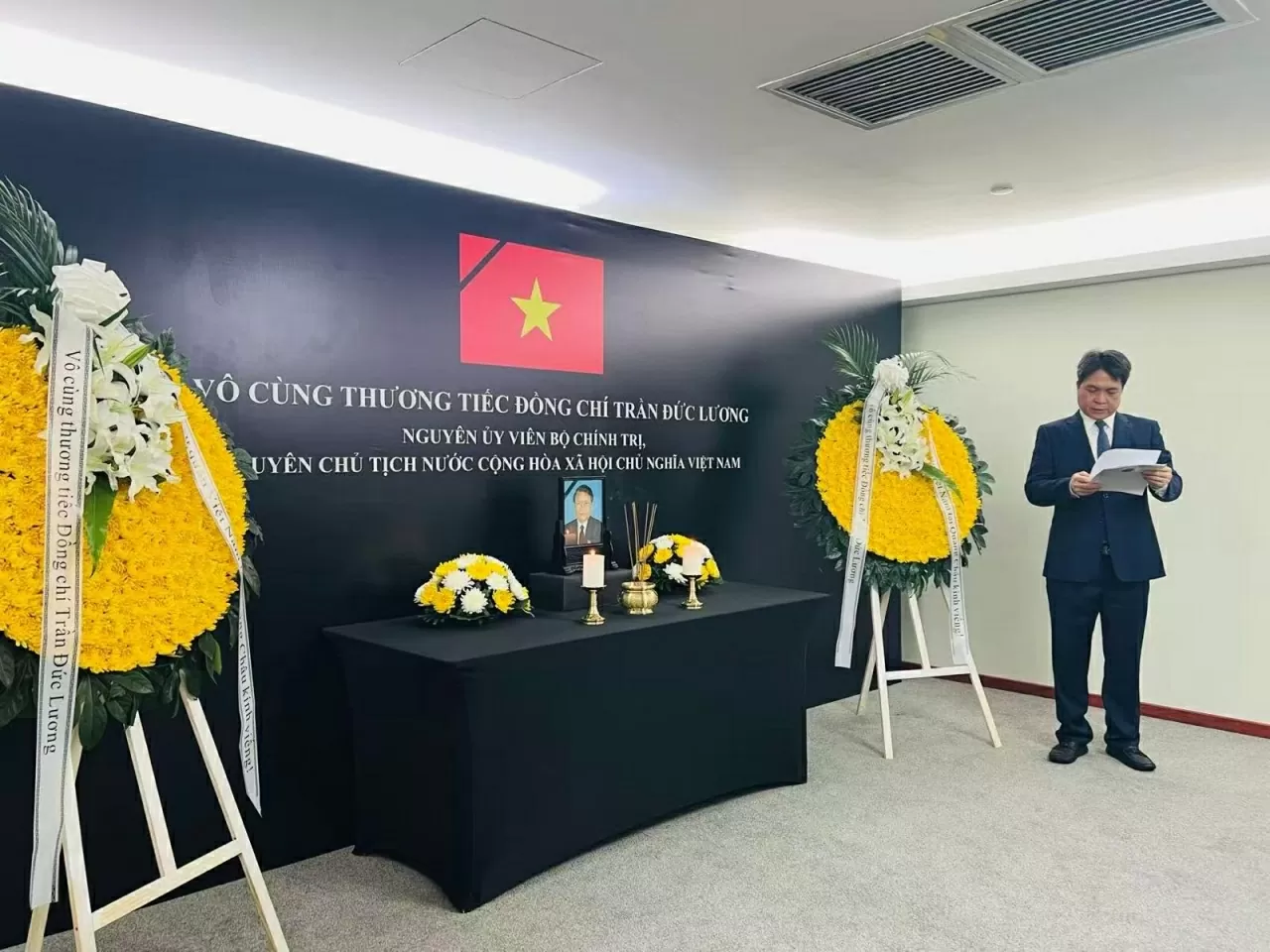 Trọng thể lễ viếng nguyên Chủ tịch nước Trần Đức Lương tại Quảng Châu, Trung Quốc Trọng thể lễ viếng nguyên Chủ tịch nước Trần Đức Lương tại Quảng Châu, Trung Quốc