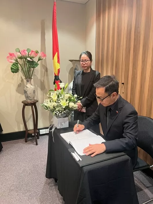 Tổng lãnh sự quán Việt Nam tại Perth tổ chức viếng nguyên Chủ tịch nước Trần Đức Lương Tổng lãnh sự quán Việt Nam tại Perth tổ chức viếng nguyên Chủ tịch nước Trần Đức Lương