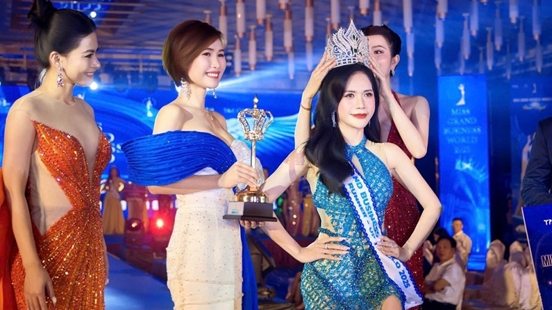 Đại diện Việt Nam Julie Nguyễn giành ngôi Á hậu 1 tại Miss Grand Business World 2025