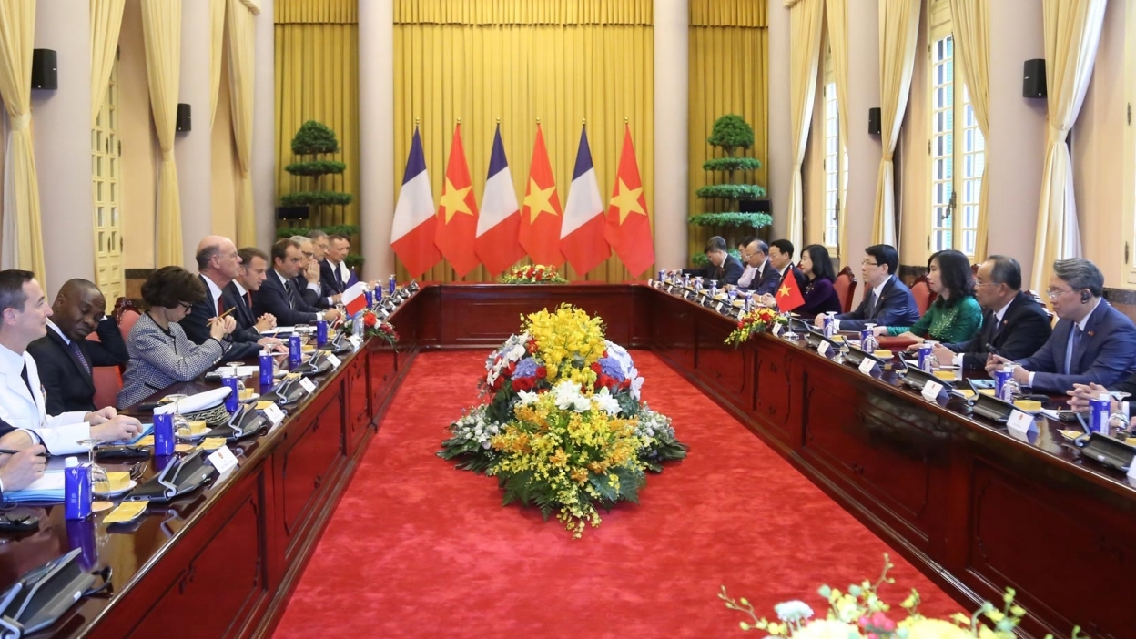 chu tich nuoc luong cuong hoi dam voi tong thong phap emmanuel macron