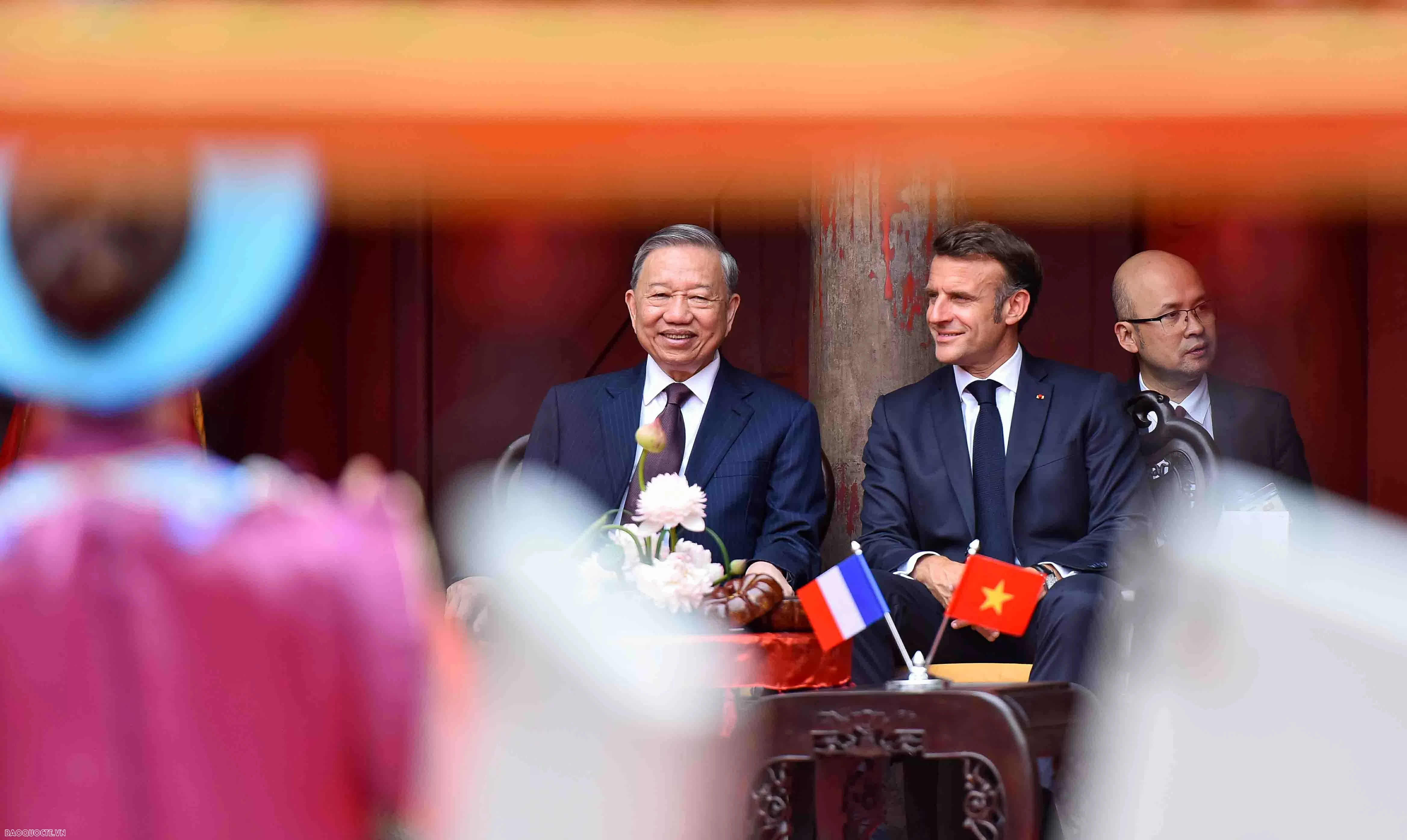 Tổng Bí thư Tô Lâm và Phu nhân cùng Tổng thống Pháp Emmanuel Macron và Phu nhân thăm Văn Miếu Quốc Tử Giám