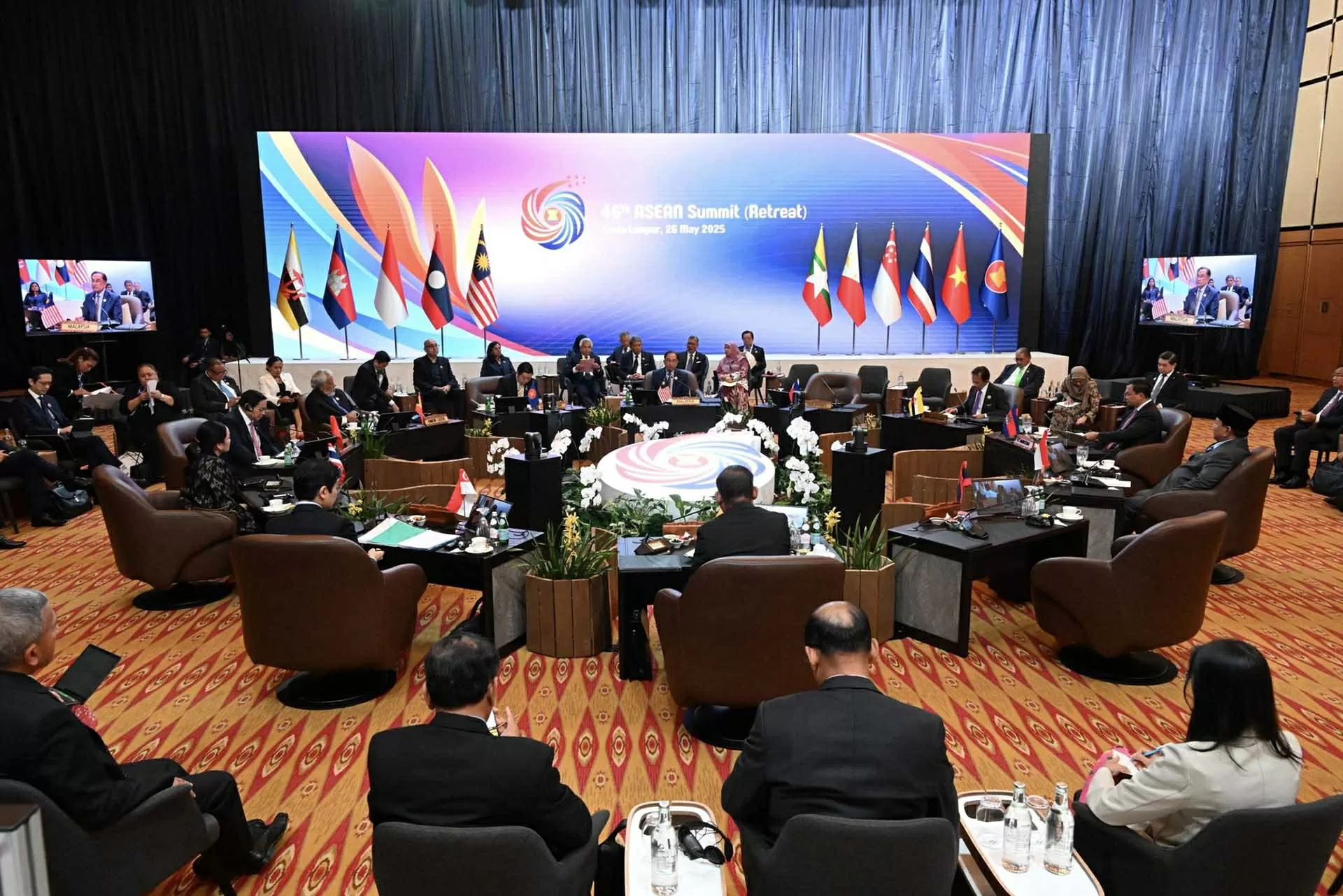 Thủ tướng Phạm Minh Chính đã cùng Lãnh đạo các nước ASEAN và Timor-Leste dự phiên họp hẹp trao đổi về các vấn đề quốc tế và khu vực. (Nguồn: VGP)