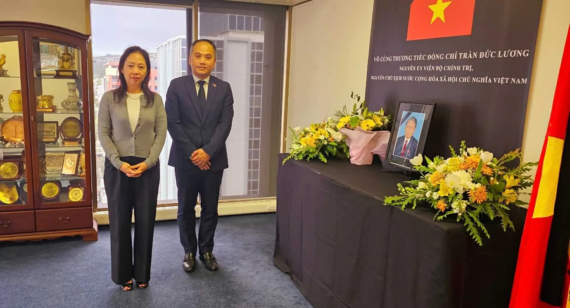 Lễ viếng và ghi sổ tang tưởng niệm nguyên Chủ tịch nước Trần Đức Lương tại New Zealand Lễ viếng và ghi sổ tang tưởng niệm nguyên Chủ tịch nước Trần Đức Lương tại New Zealand
