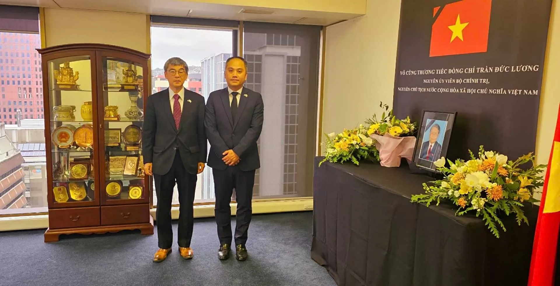 Lễ viếng và ghi sổ tang tưởng niệm nguyên Chủ tịch nước Trần Đức Lương tại New Zealand Lễ viếng và ghi sổ tang tưởng niệm nguyên Chủ tịch nước Trần Đức Lương tại New Zealand