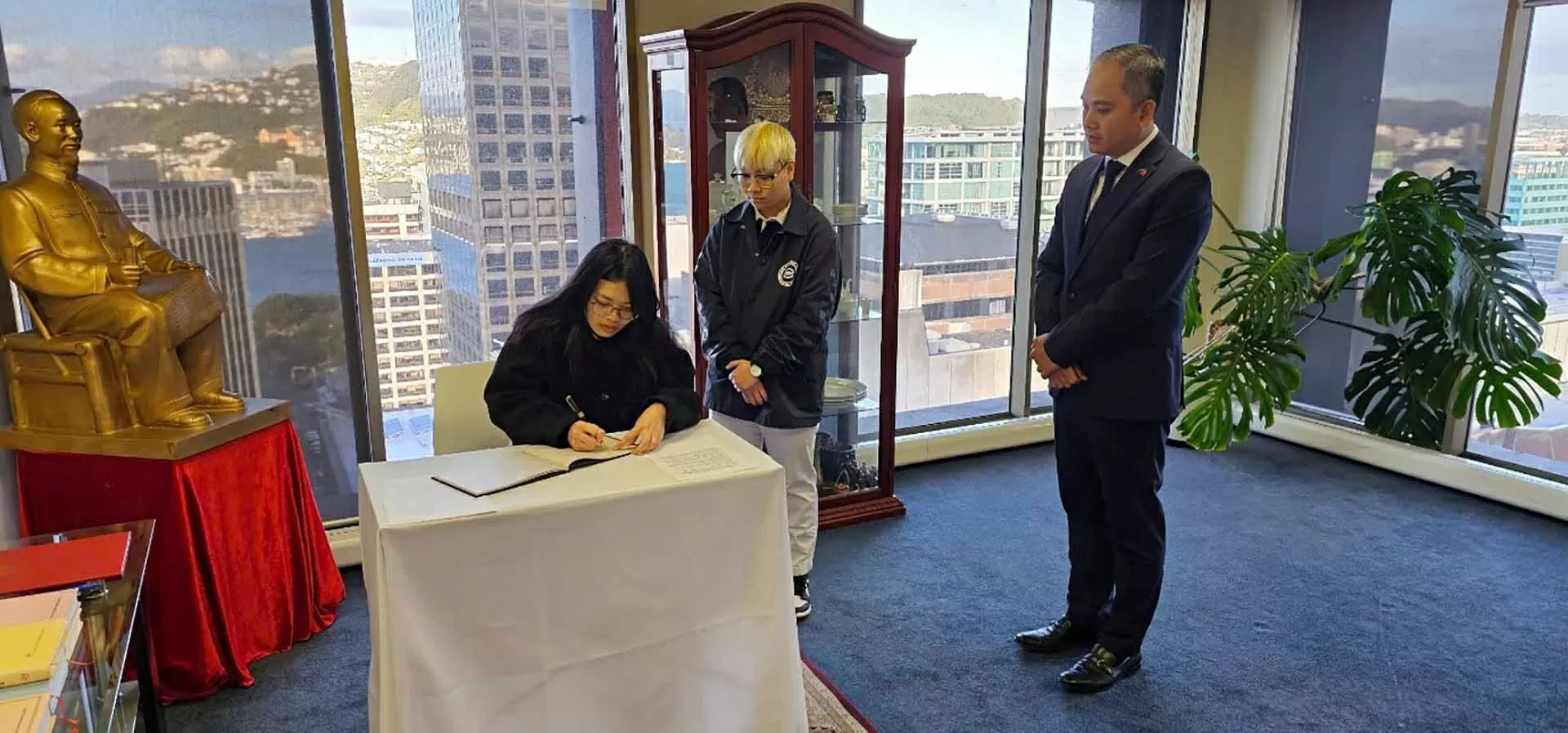 Lễ viếng và ghi sổ tang tưởng niệm nguyên Chủ tịch nước Trần Đức Lương tại New Zealand