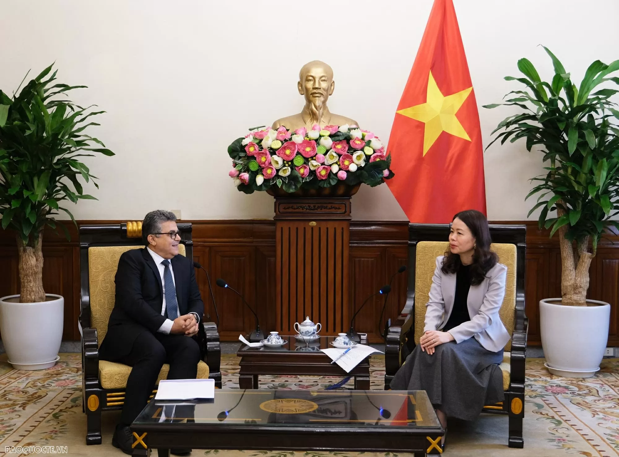 TT Minh Hằng tiếp ĐS Palestine