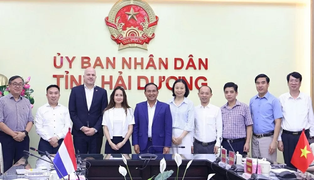 oàn công tác chụp ảnh kỷ niệm cùng lãnh đạo UBND tỉnh và lãnh đạo các sở, ngành, đơn vị liên quan. Ảnh: Ngân Hạnh oàn công tác chụp ảnh kỷ niệm cùng lãnh đạo UBND tỉnh và lãnh đạo các sở, ngành, đơn vị liên quan. Ảnh: Ngân Hạnh