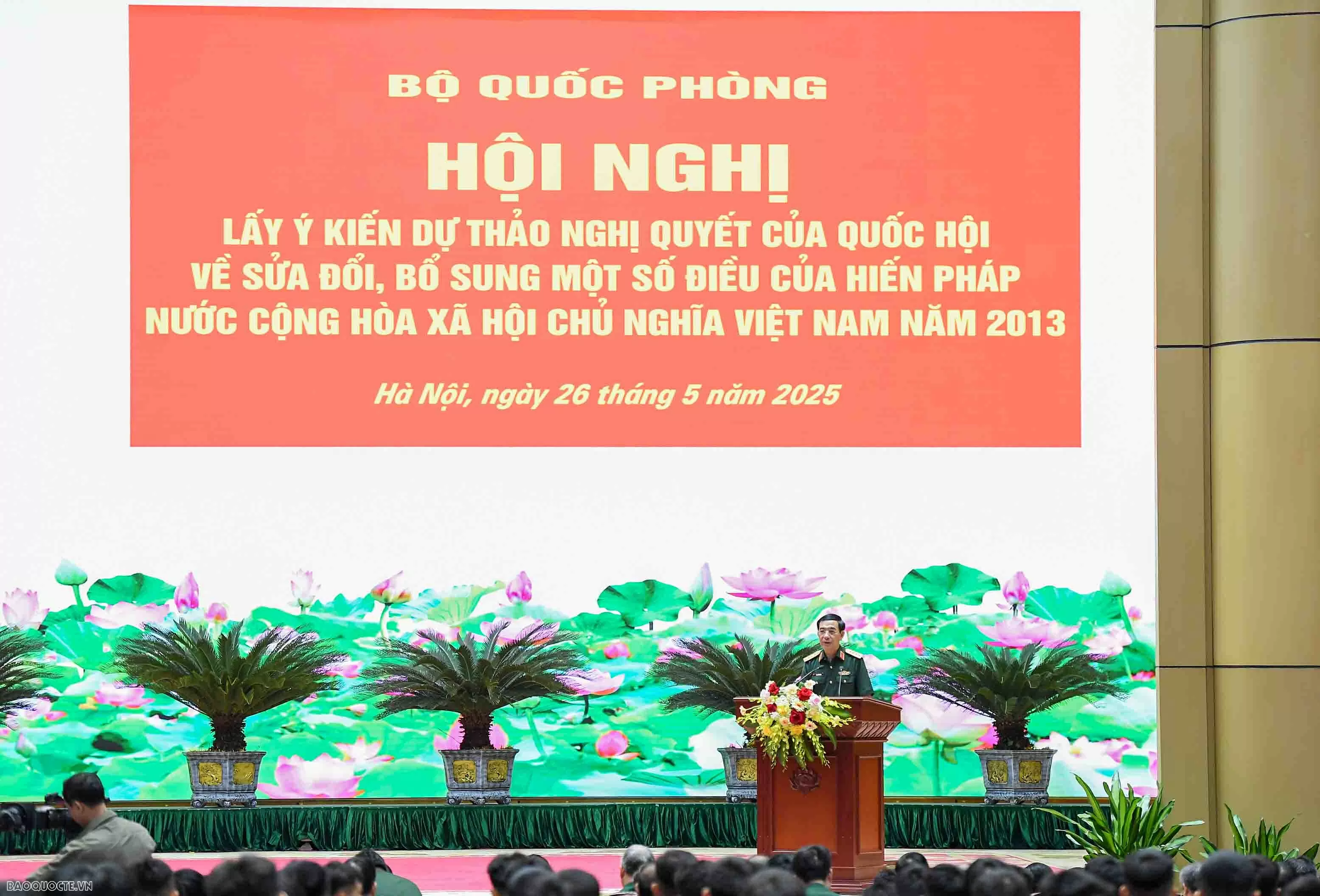 Bộ Quốc phòng có hơn 400 nghìn ý kiến góp ý về dự thảo Nghị quyết sửa đổi, bổ sung một số điều của Hiến pháp năm 2013 Bộ Quốc phòng có hơn 400 nghìn ý kiến đóng góp về Dự thảo Nghị quyết sửa đổi, bổ sung Hiến pháp