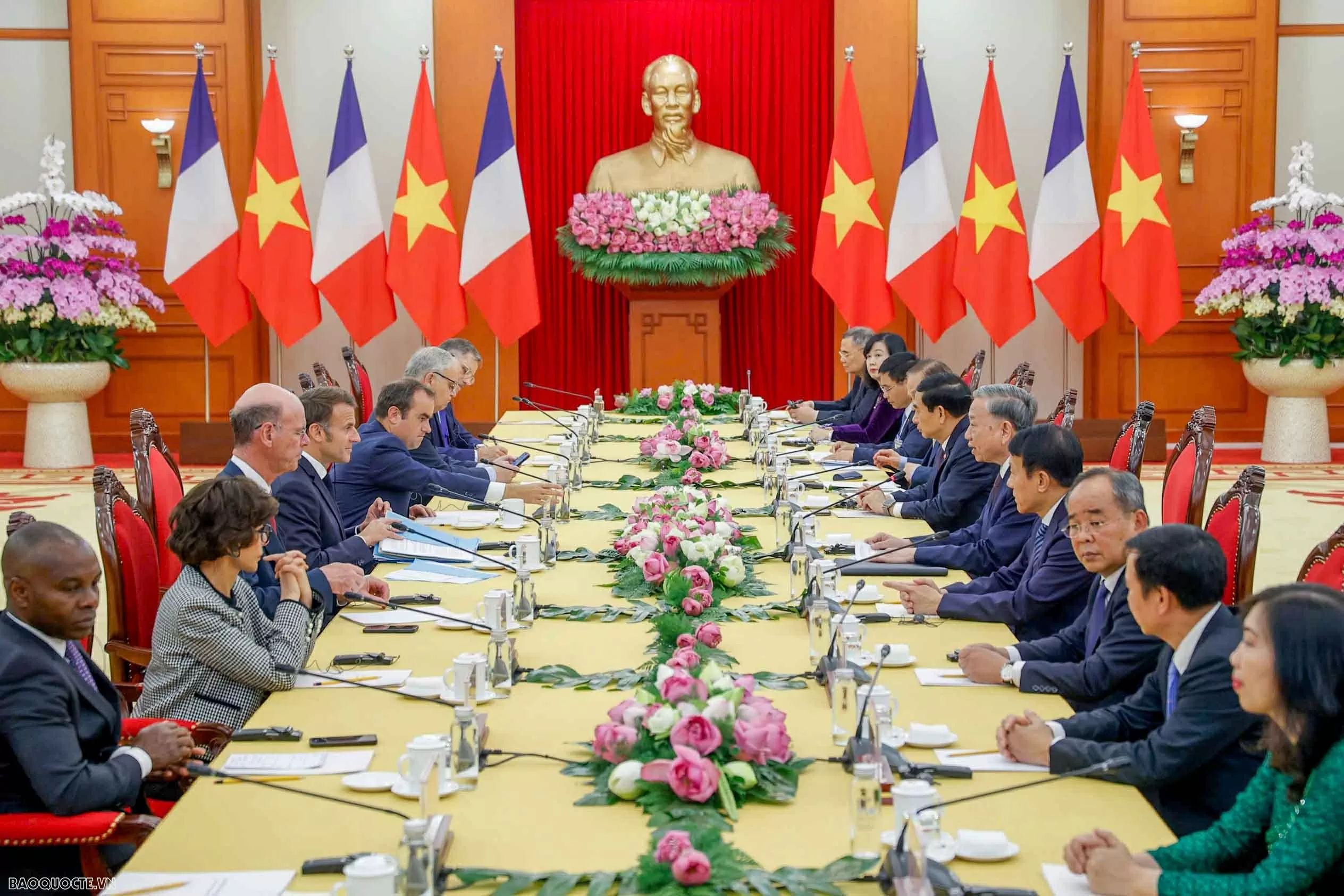 Đại sứ Pháp Olivier Brochet: Đại hội XIV diễn ra vào thời điểm bản lề đối với Việt Nam Đại sứ Pháp Olivier Brochet: Đại hội XIV diễn ra vào thời điểm bản lề đối với Việt Nam