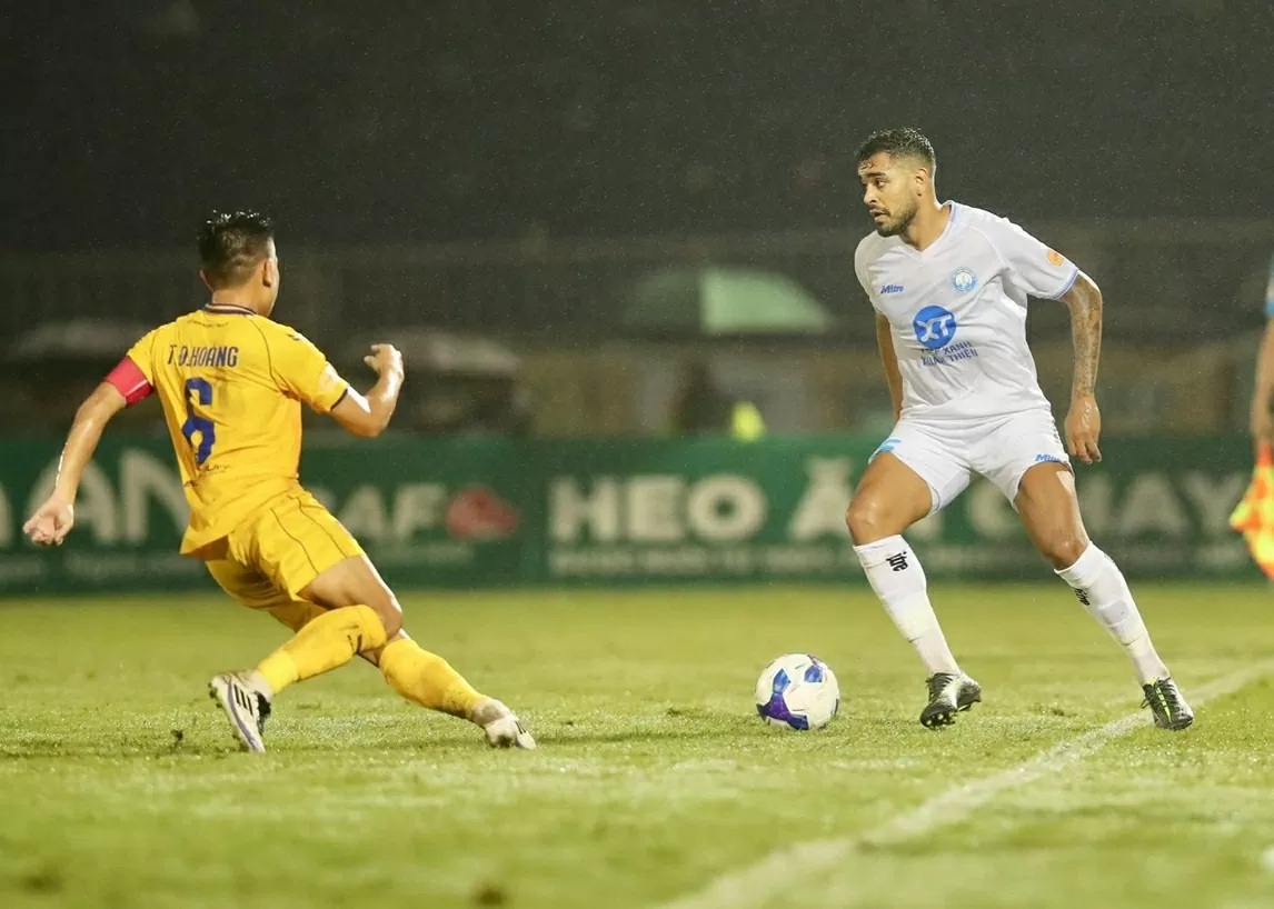 Brenner lập cú đúp, CLB Nam Định thắng trận thứ 5 liên tiếp