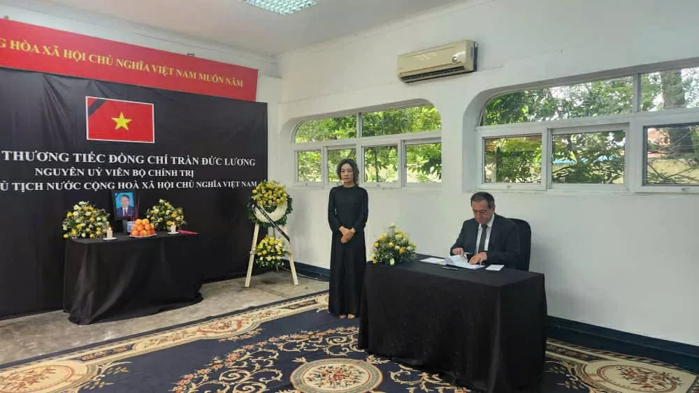 Đại sứ Nga tại Tanzania AndreyAuetisyan Đại sứ Nga tại Tanzania AndreyAuetisyan