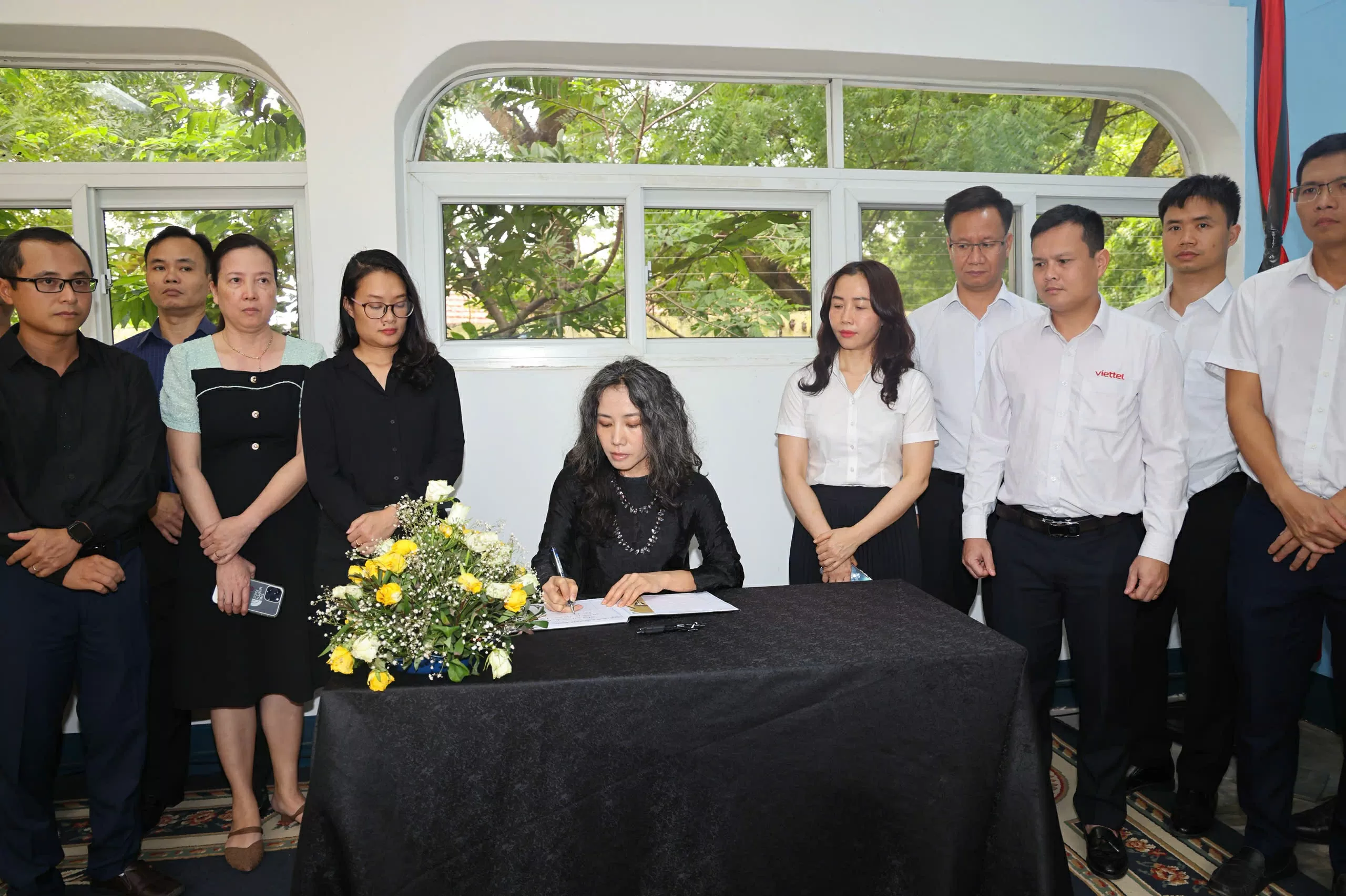 Đại sứ quán Việt Nam tại Tanzania mở sổ tang tưởng niệm nguyên Chủ tịch nước Trần Đức Lương