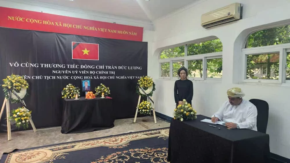 ghi sổ tang. (Nguồn: Đại sứ quán Việt Nam tại Tanzania) ghi sổ tang. (Nguồn: Đại sứ quán Việt Nam tại Tanzania)