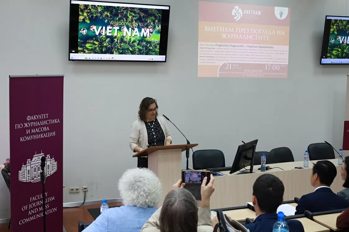 Giáo sư Gergana Petkova, Trưởng Khoa các ngôn ngữ cổ điển và hiện đại Đại học Tổng hợp Sofia, phát biểu khai mạc Tọa đàm.