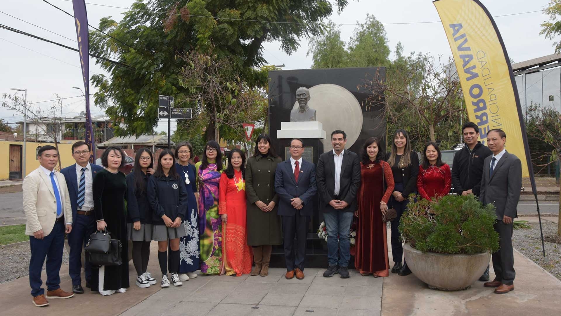 ky niem 135 nam ngay sinh chu tich ho chi minh va 50 nam giai phong mien nam tai chile