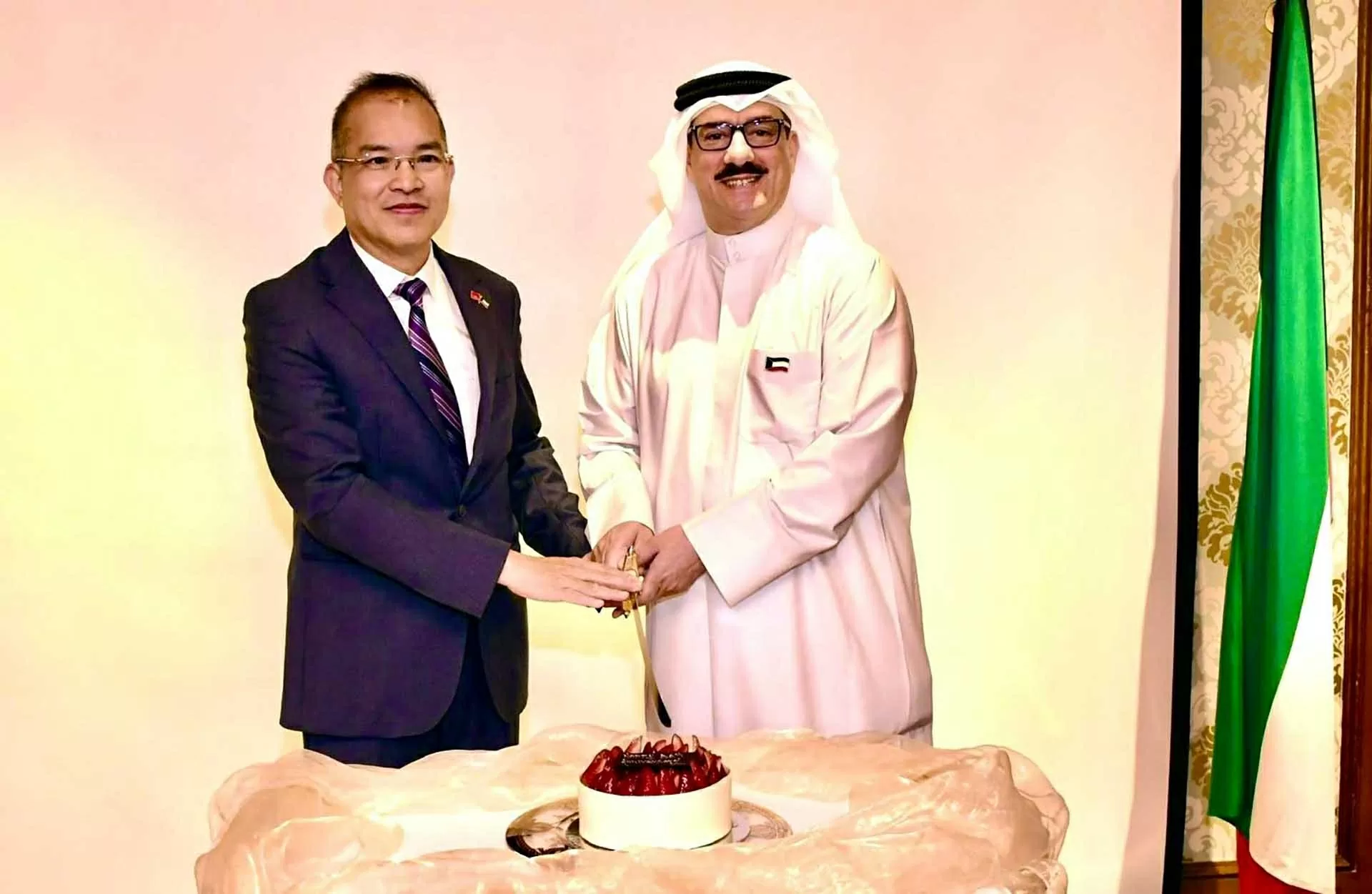 Đại sứ quán Việt Nam tại Kuwait tổ chức Tọa đàm doanh nghiệp và kỷ niệm 30 năm ký Hiệp định thương mại giữa hai nước Đại sứ quán Việt Nam tại Kuwait tổ chức Tọa đàm doanh nghiệp và kỷ niệm 30 năm ký Hiệp định thương mại giữa hai nước
