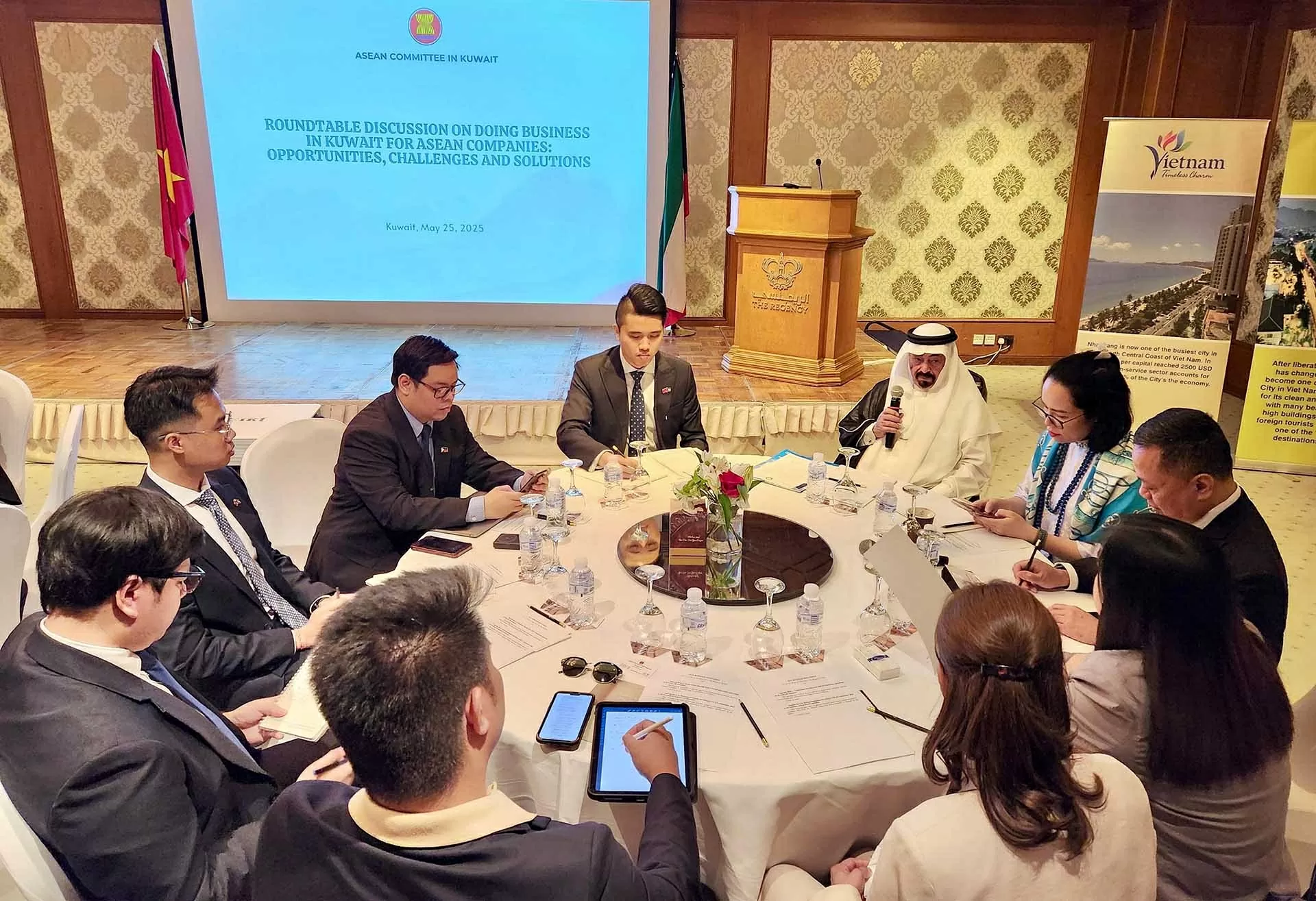 Đại sứ quán Việt Nam tại Kuwait tổ chức Tọa đàm doanh nghiệp và kỷ niệm 30 năm ký Hiệp định thương mại giữa hai nước Đại sứ quán Việt Nam tại Kuwait tổ chức Tọa đàm doanh nghiệp và kỷ niệm 30 năm ký Hiệp định thương mại giữa hai nước