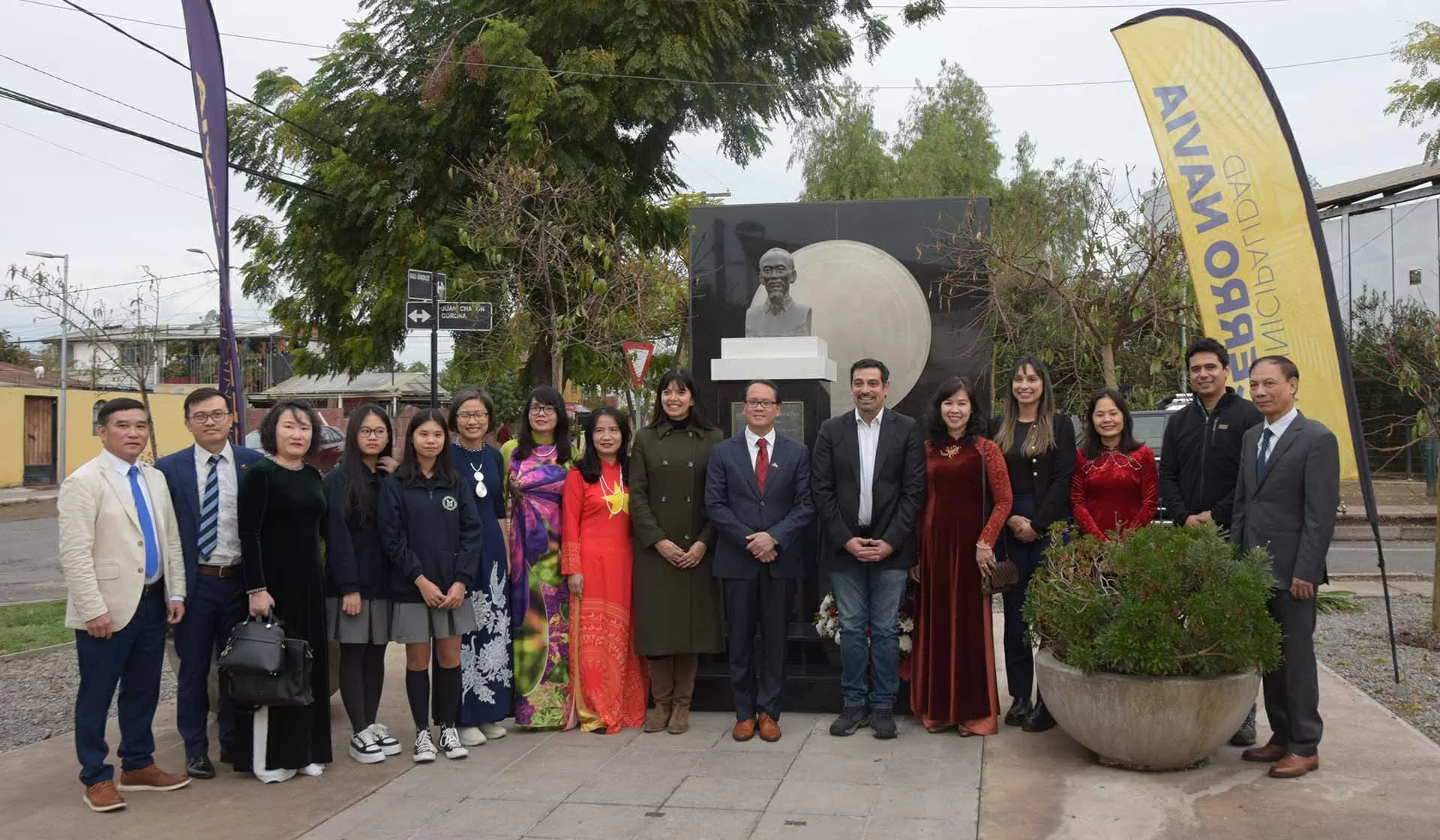 Kỷ niệm 135 năm Ngày sinh Chủ tịch Hồ Chí Minh và 50 năm Giải phóng miền Nam tại Chile Kỷ niệm 135 năm Ngày sinh Chủ tịch Hồ Chí Minh và 50 năm Giải phóng miền Nam tại Chile