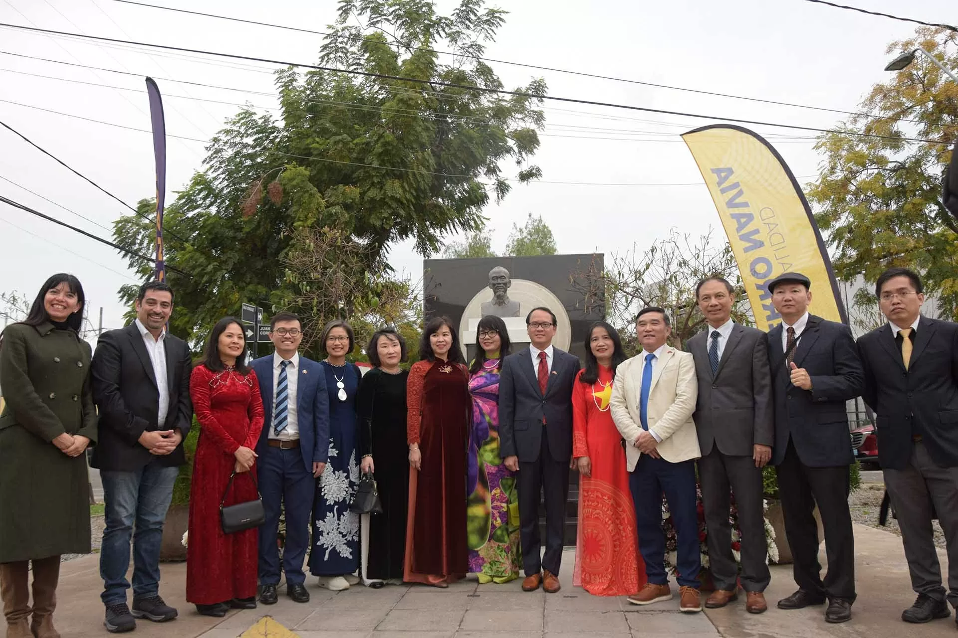 Kỷ niệm 135 năm Ngày sinh Chủ tịch Hồ Chí Minh và 50 năm Giải phóng miền Nam tại Chile Kỷ niệm 135 năm Ngày sinh Chủ tịch Hồ Chí Minh và 50 năm Giải phóng miền Nam tại Chile