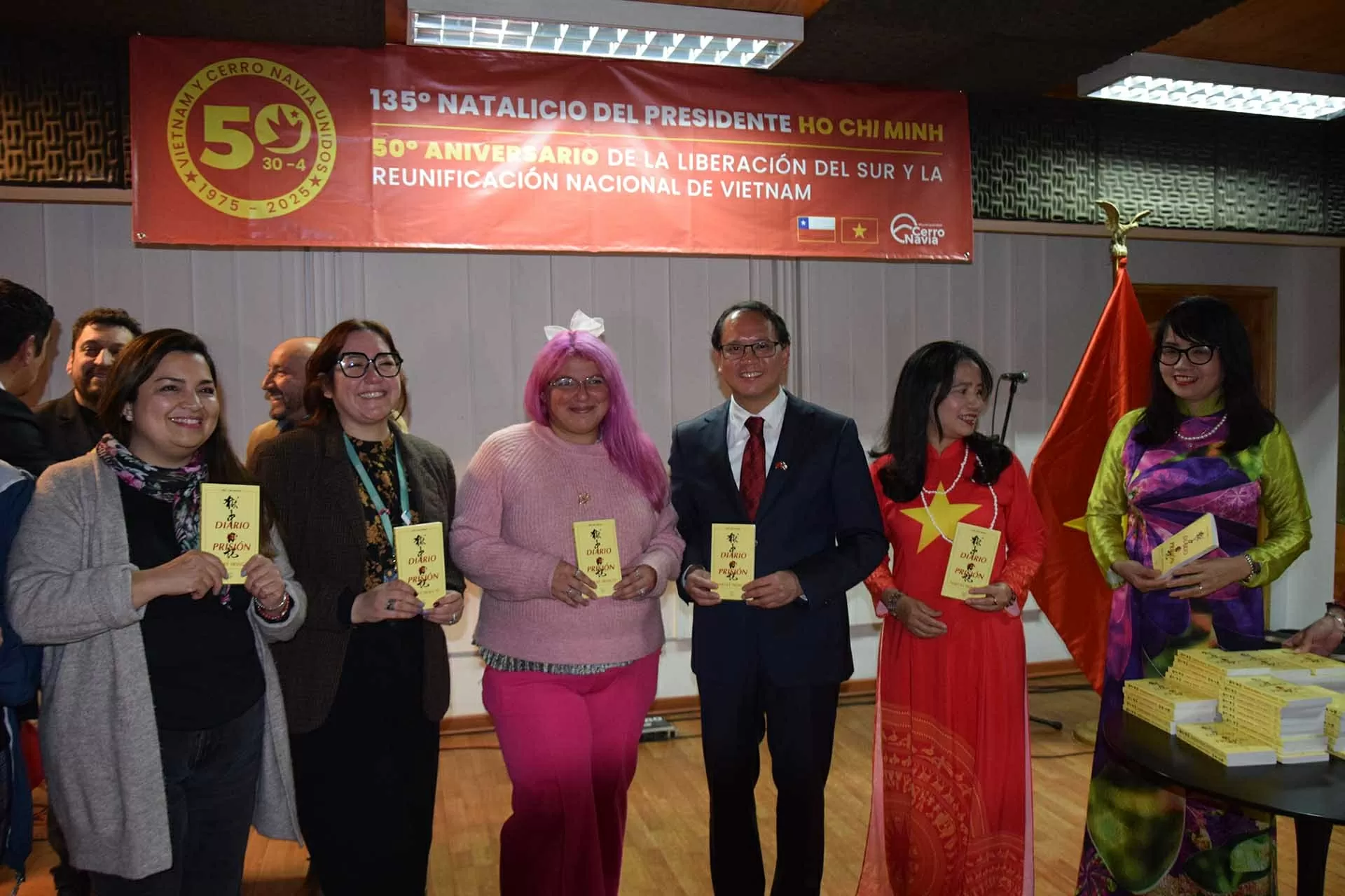 Kỷ niệm 135 năm Ngày sinh Chủ tịch Hồ Chí Minh và 50 năm Giải phóng miền Nam tại Chile Kỷ niệm 135 năm Ngày sinh Chủ tịch Hồ Chí Minh và 50 năm Giải phóng miền Nam tại Chile