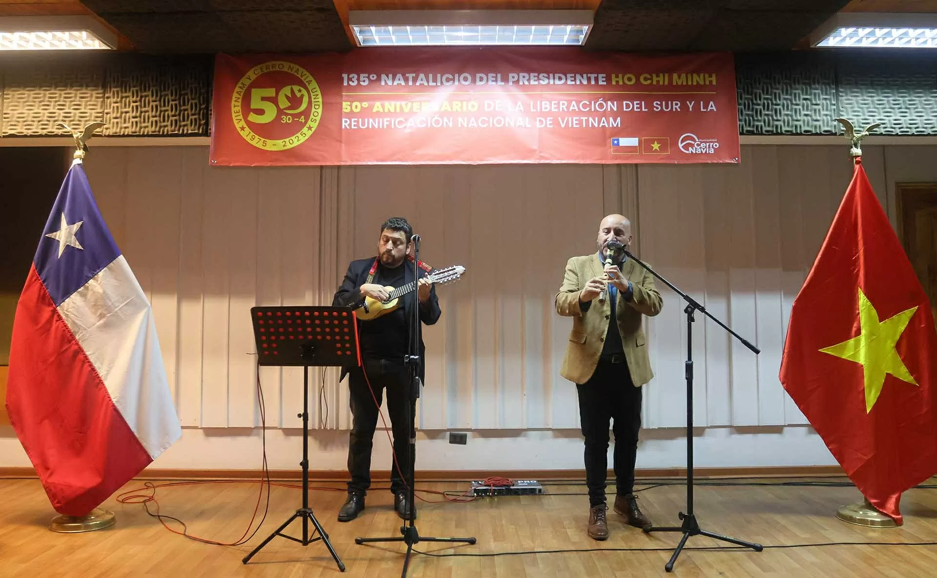 Kỷ niệm 135 năm Ngày sinh Chủ tịch Hồ Chí Minh và 50 năm Giải phóng miền Nam tại Chile