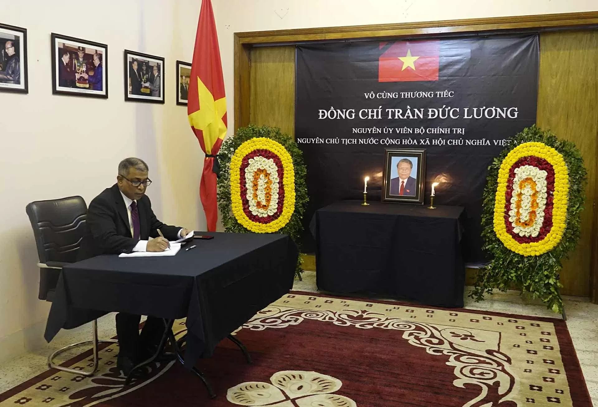 Lễ viếng nguyên Chủ tịch nước Trần Đức Lương tại Bangladesh và Brazil Lễ viếng nguyên Chủ tịch nước Trần Đức Lương tại Bangladesh và Brazil