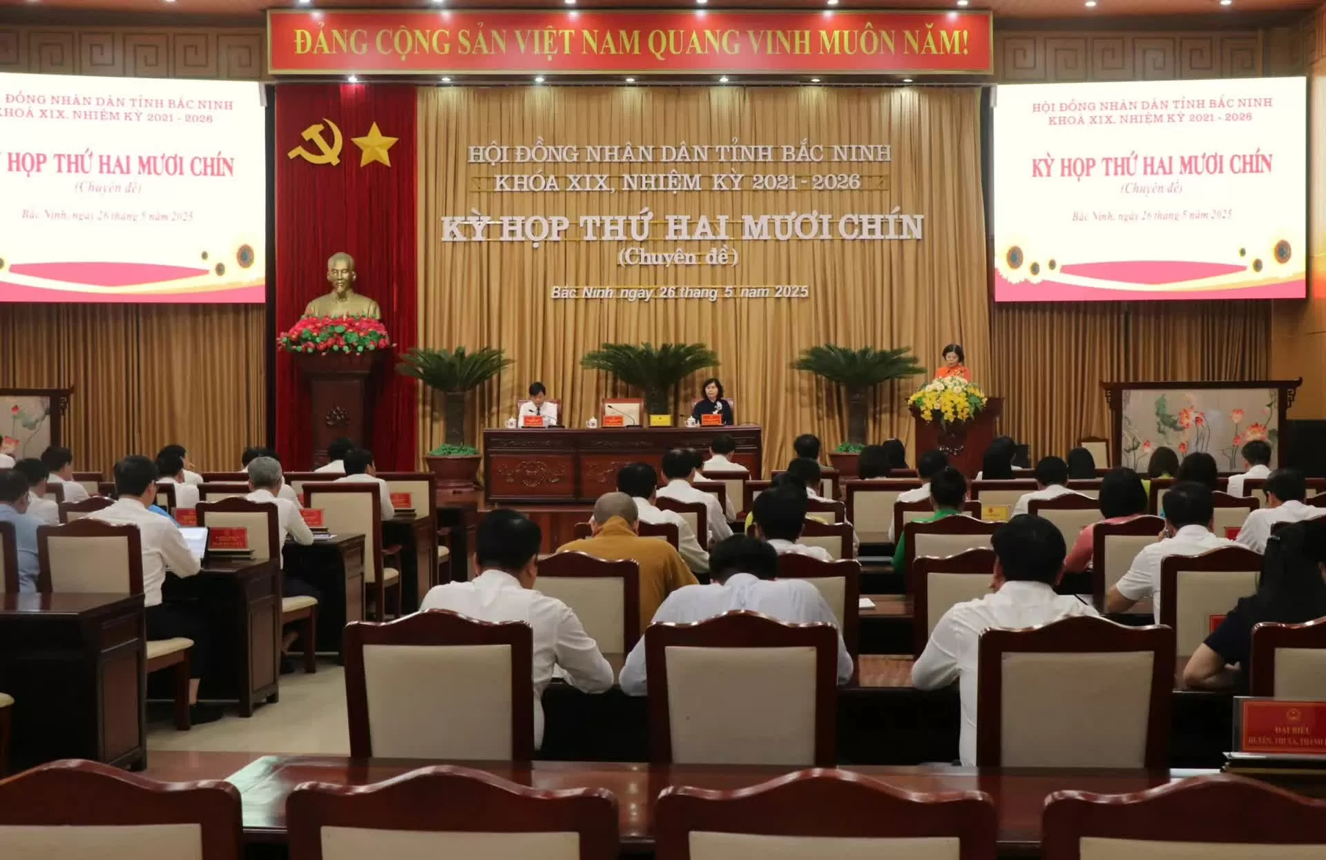 kỳ họp thứ 29 (chuyên đề) để xem xét, quyết nghị nhiều nội dung phát sinh thuộc thẩm quyền. Ảnh: TT