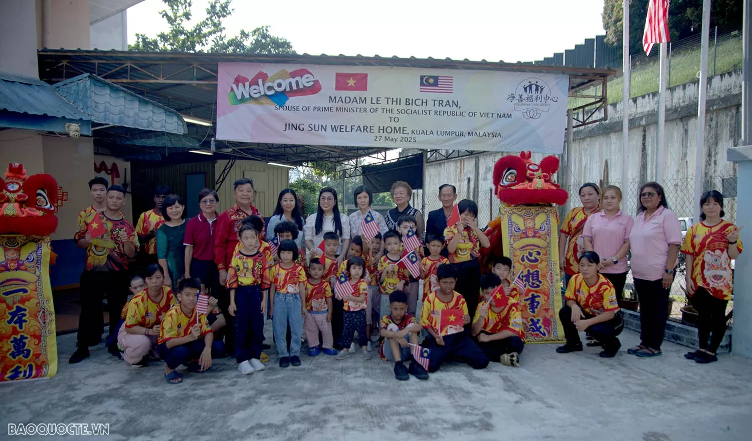 Phu nhân Lê Thị Bích Trân thăm Trung tâm bảo trợ trẻ em Jing Sun