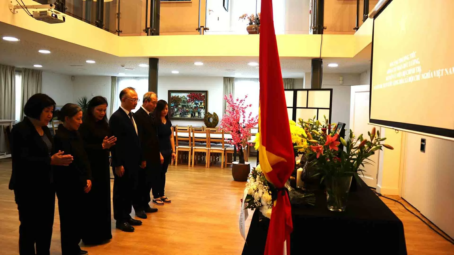 Đại sứ quán Việt Nam tại Hà Lan mở sổ tang và tổ chức Lễ viếng nguyên Chủ tịch nước Trần Đức Lương