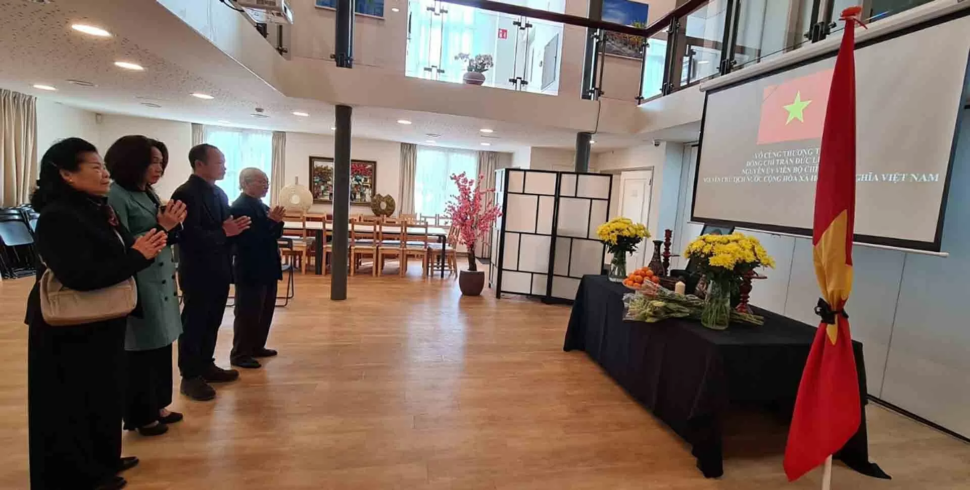 Đại sứ quán Việt Nam tại Hà Lan mở sổ tang và tổ chức Lễ viếng nguyên Chủ tịch nước Trần Đức Lương