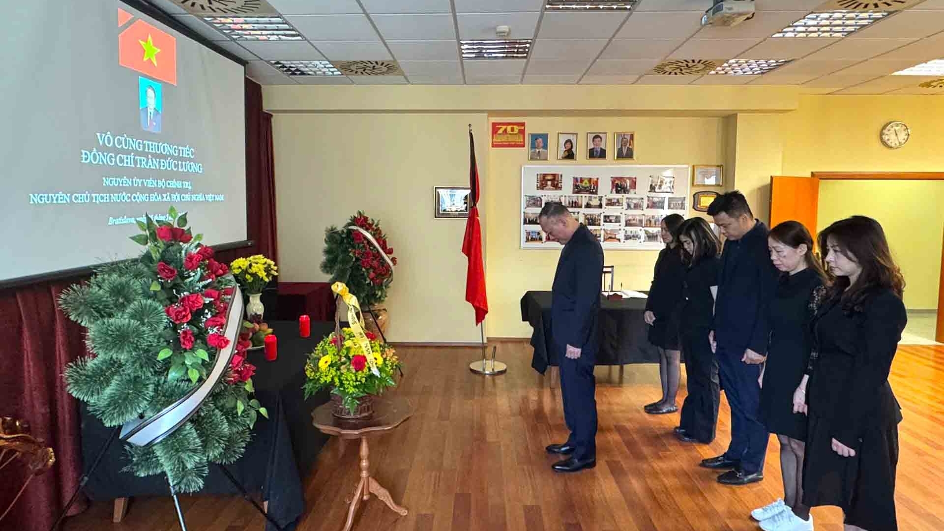 to chuc le vieng va mo so tang nguyen chu tich nuoc tran duc luong tai slovakia