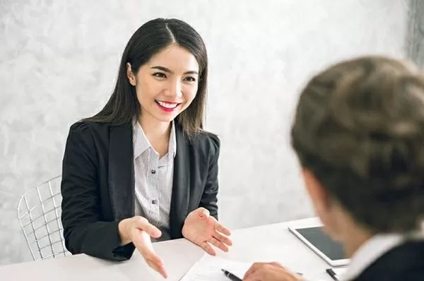 Chuyên viên tư vấn là gì? Tìm hiểu vai trò và cơ hội nghề nghiệp Chuyên viên tư vấn là gì? Tìm hiểu vai trò và cơ hội nghề nghiệp