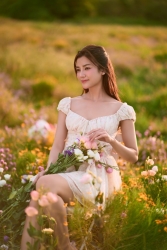 Sao Việt: Lương Thu Trang lạnh lùng, cuốn hút; Lan Phương trẻ trung xuống phố