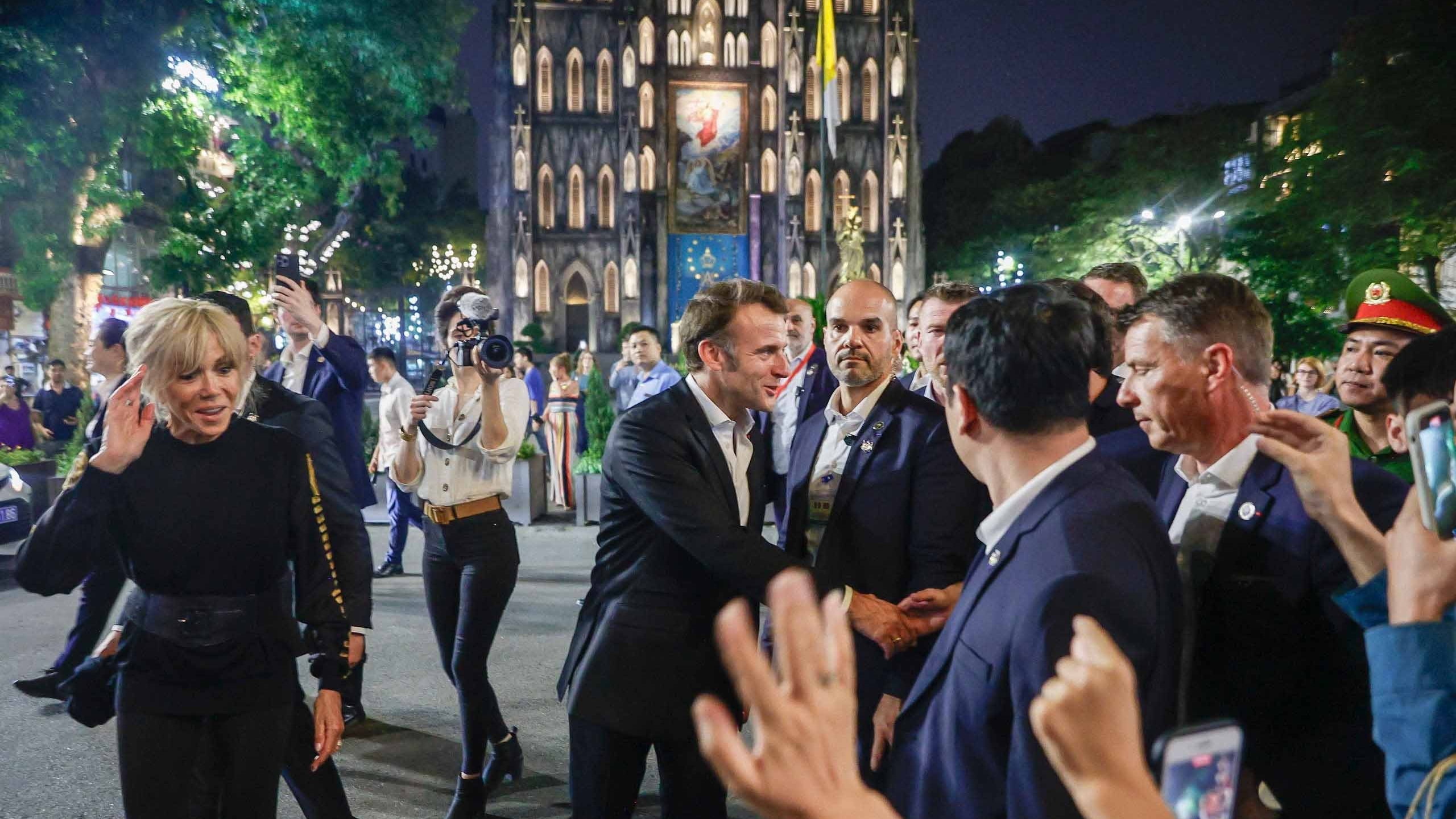 Tổng thống Pháp Emmanuel Macron và Phu nhân đã làm gì tại Việt Nam?