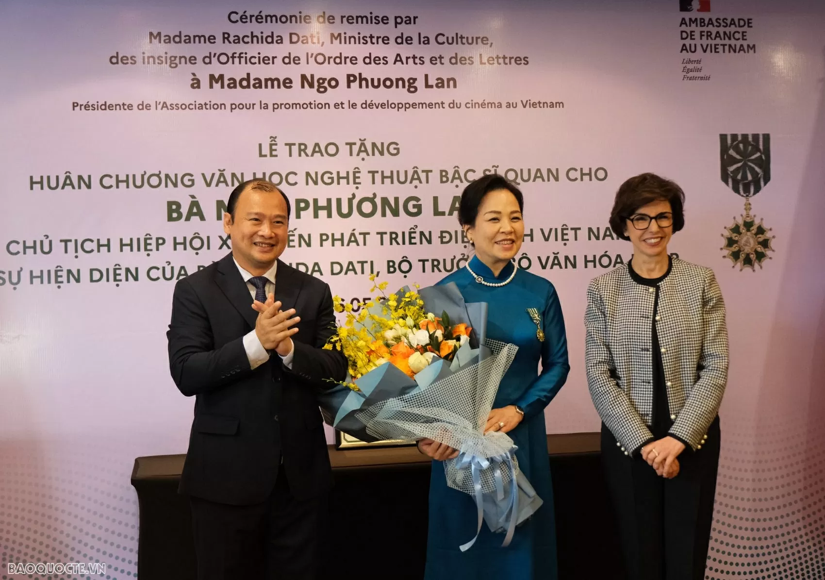 TS. Ngô Phương Lan nhận Huân chương Văn học Nghệ thuật bậc sĩ quan của Pháp