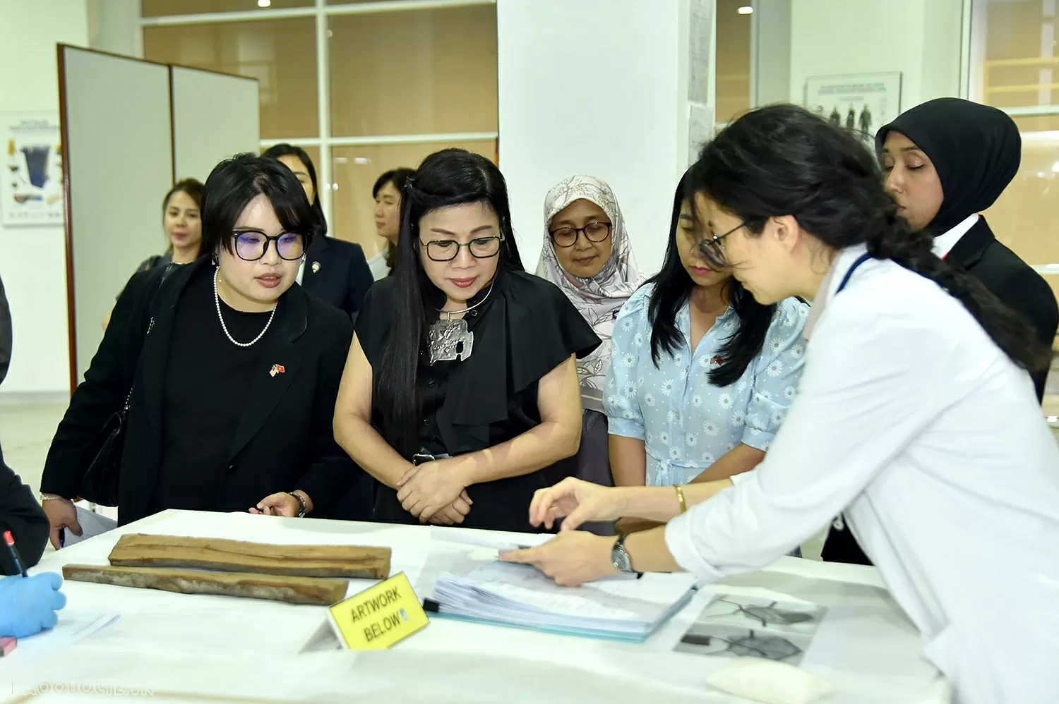 Phu nhân Thủ tướng Lê Thị Bích Trân thăm Bảo tàng Mỹ thuật Quốc gia Malaysia Phu nhân Thủ tướng Phạm Minh Chính thăm Bảo tàng Mỹ thuật quốc gia Malaysia