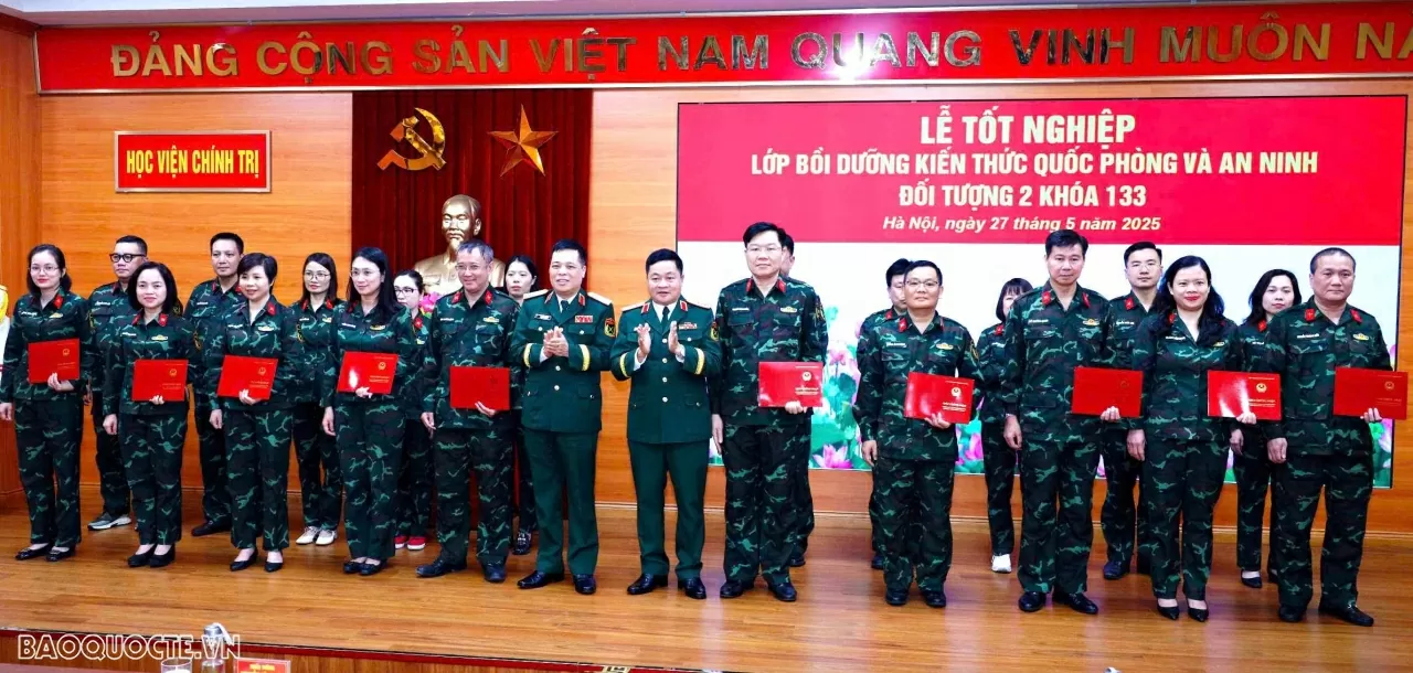 Bế giảng Lớp bồi dưỡng kiến thức quốc phòng và an ninh đối tượng 2 khoá 133