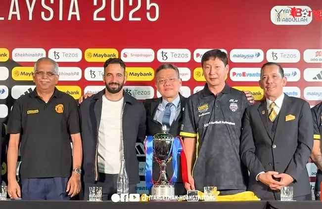 HLV Kim Sang Sik gọi thêm 4 cầu thủ tuyển Australia đấu Man Utd HLV Kim Sang Sik gọi thêm 4 cầu thủ tuyển Australia đấu Man Utd