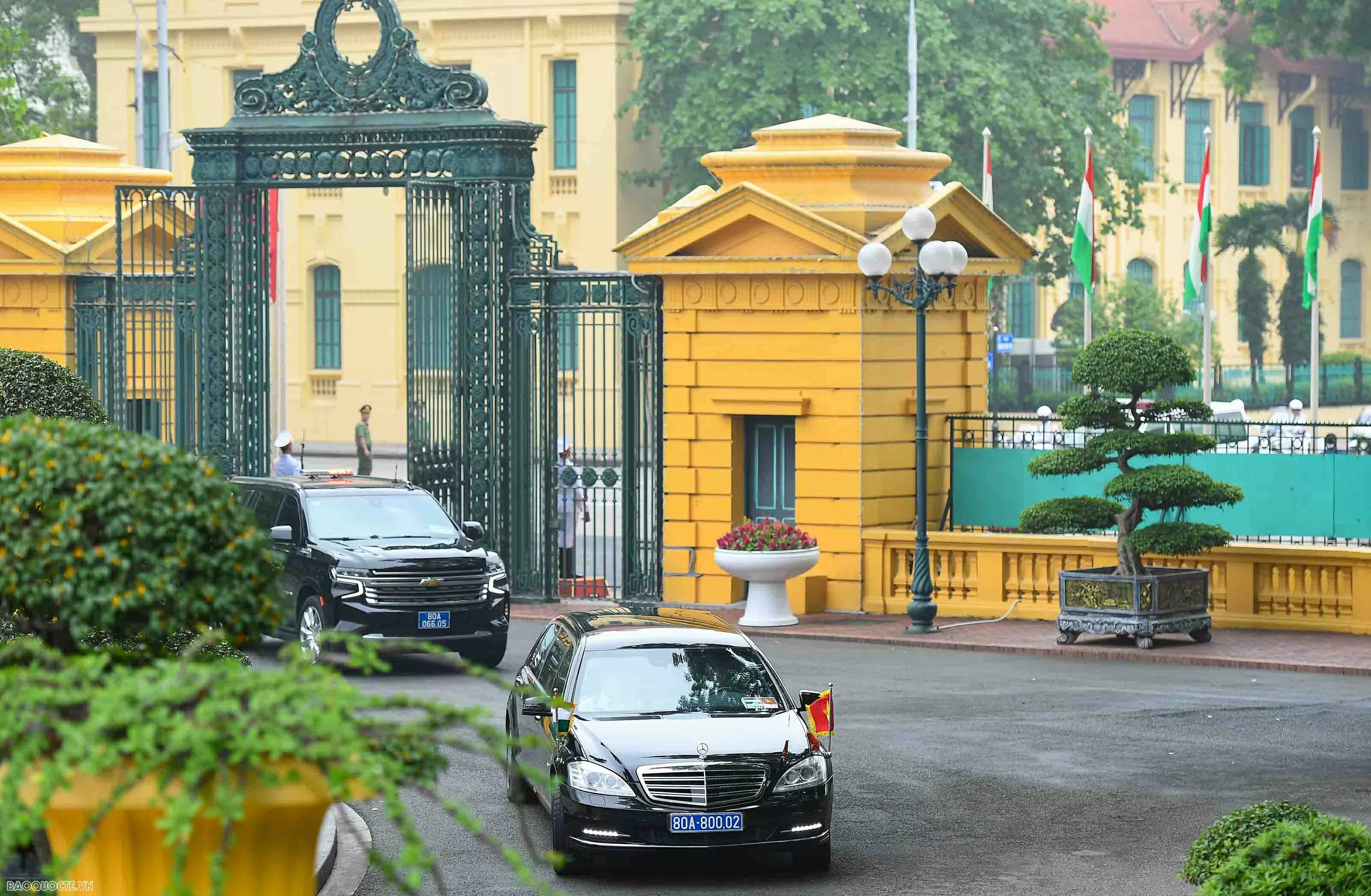 Chủ tịch nước Lương Cường và Phu nhân đón Tổng thống Hungary và Phu nhân