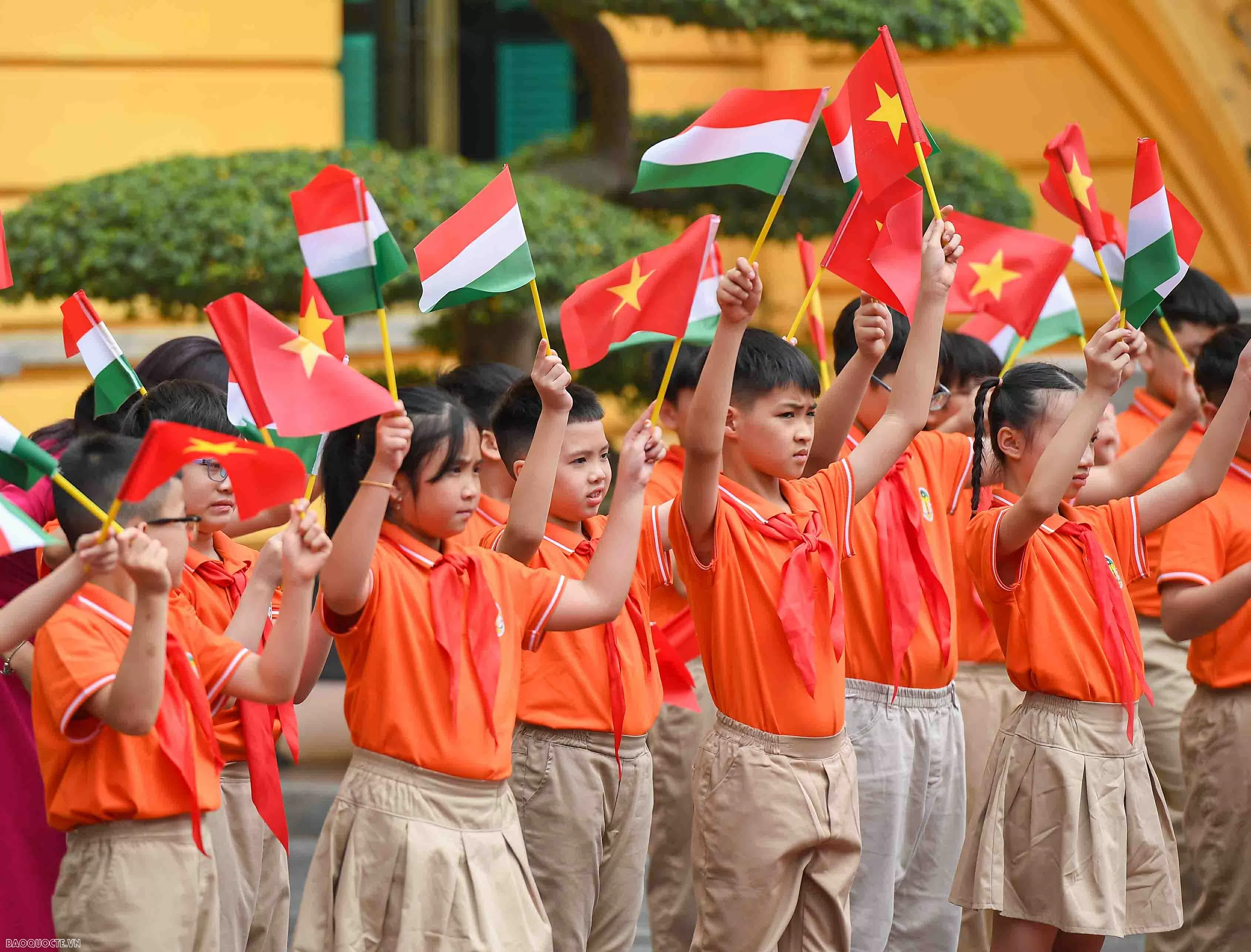 Chủ tịch nước Lương Cường và Phu nhân đón Tổng thống Hungary và Phu nhân