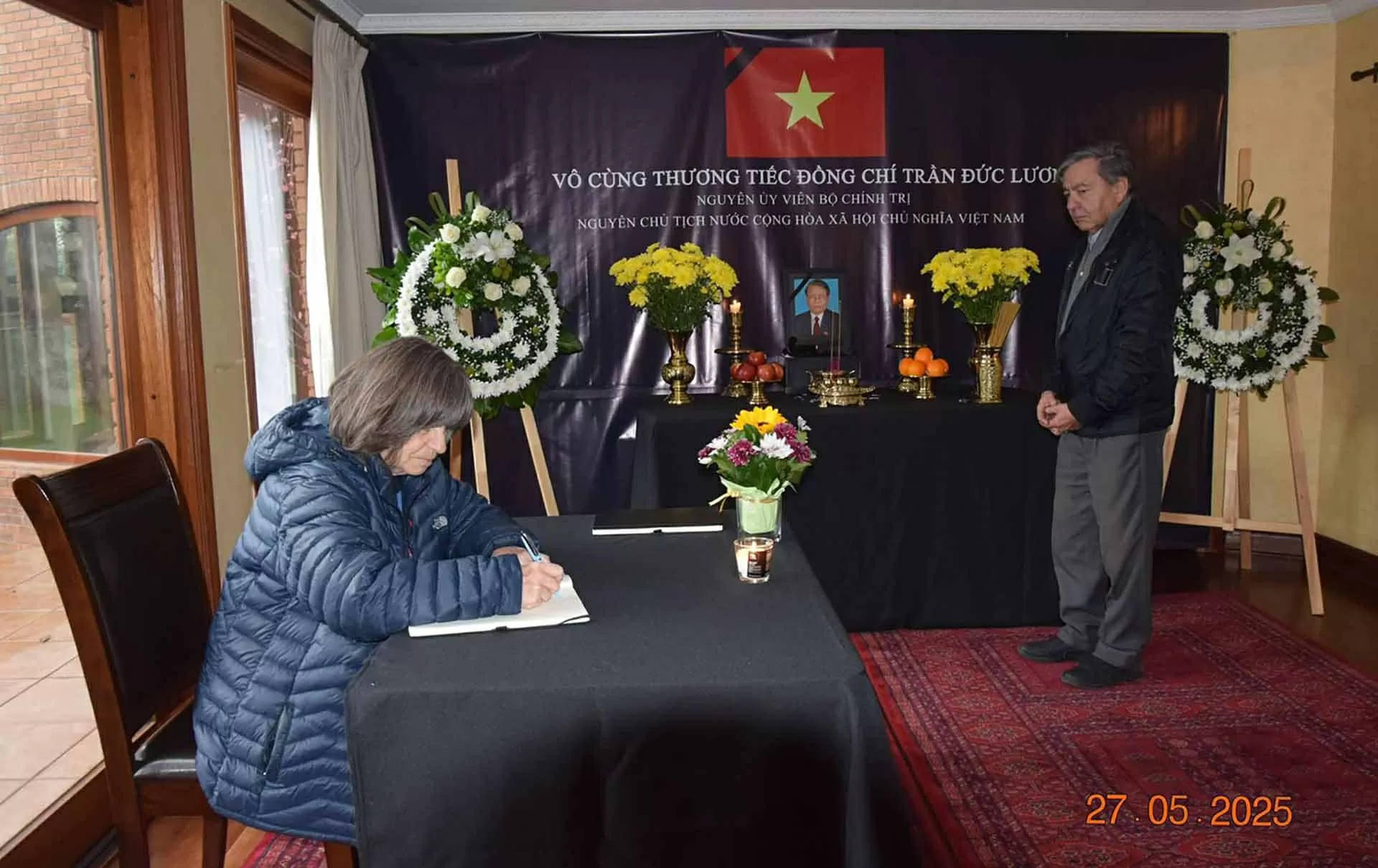 Đại sứ quán Việt Nam tại Chile tổ chức Lễ viếng và mở sổ tang tưởng niệm nguyên Chủ tịch nước Trần Đức Lương Đại sứ quán Việt Nam tại Chile tổ chức Lễ viếng và mở sổ tang tưởng niệm nguyên Chủ tịch nước Trần Đức Lương