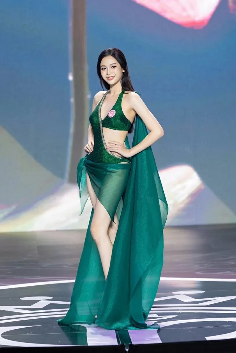 Lê Hoàng Khánh Linh là một trong 25 cô gái sẽ tranh tài tại chung kết Hoa hậu Việt Nam 2024 diễn ra ở Huế giữa tháng 6 tới. Lê Hoàng Khánh Linh là một trong 25 cô gái sẽ tranh tài tại chung kết Hoa hậu Việt Nam 2024 diễn ra ở Huế giữa tháng 6 tới.