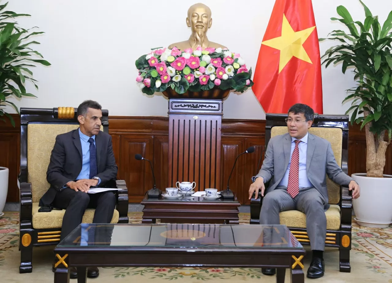 Thứ trưởng Nguyễn Minh Vũ khẳng định Bộ Ngoại giao và các cơ quan liên quan luôn ủng hộ và sẵn sàng tạo điều kiện thuận lợi để các Quỹ đầu tư chung giữa Việt Nam và Oman hoạt động hiệu quả. (Ảnh: Thành Long)