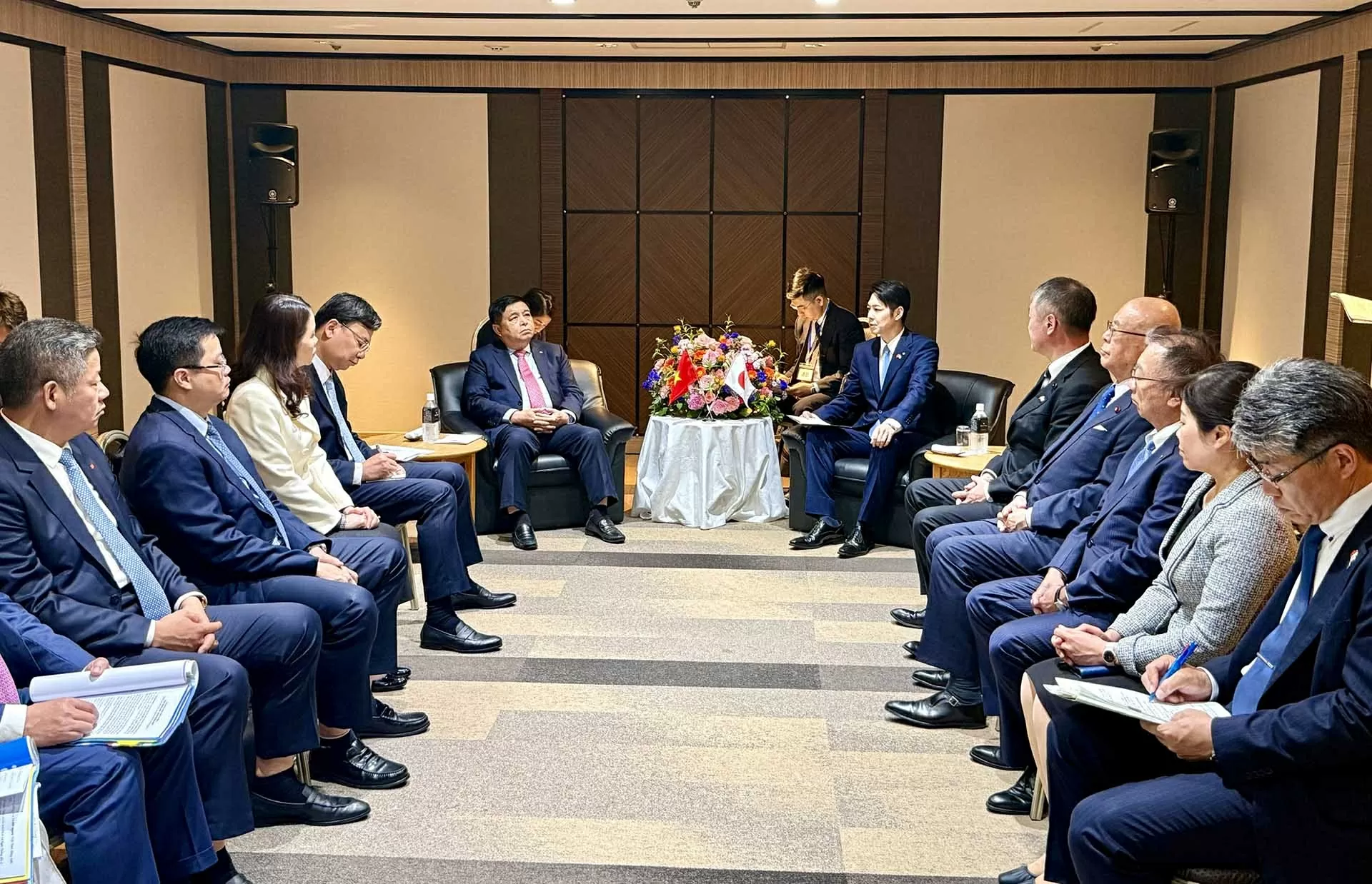 Phó Thủ tướng Nguyễn Chí Dũng tiếp Thống đốc tỉnh Hokkaido, Nhật Bản