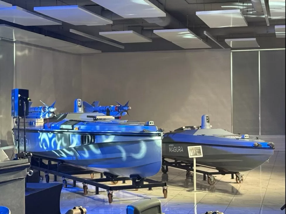 Vũ khí công nghệ cao: Bước tiến mới và những thách thức toàn cầu