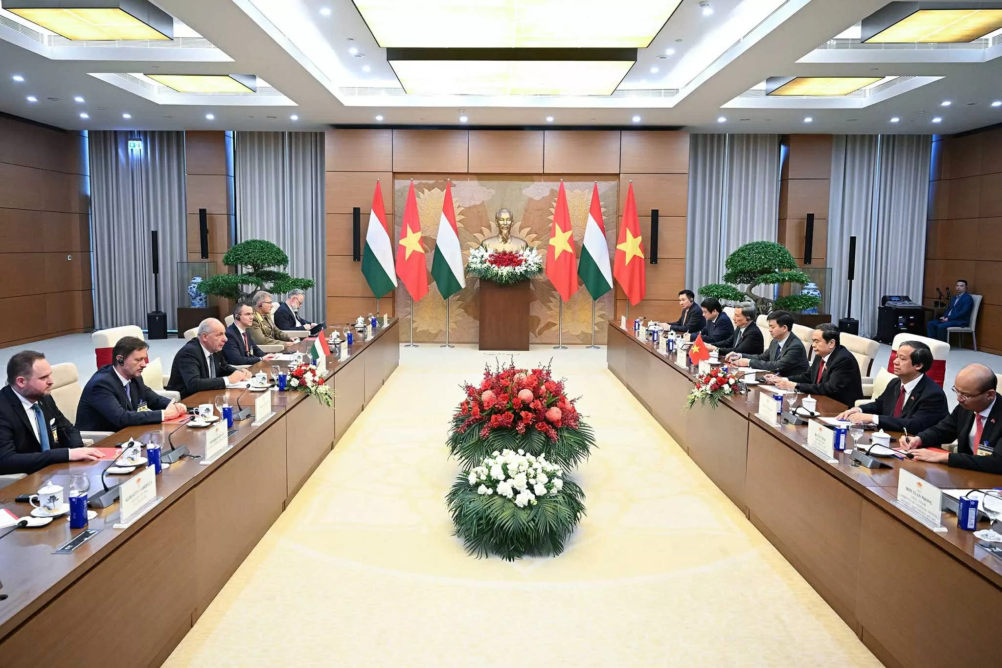 Chủ tịch Quốc hội Trần Thanh Mẫn hội kiến Tổng thống Hungary Sulyok Tamas