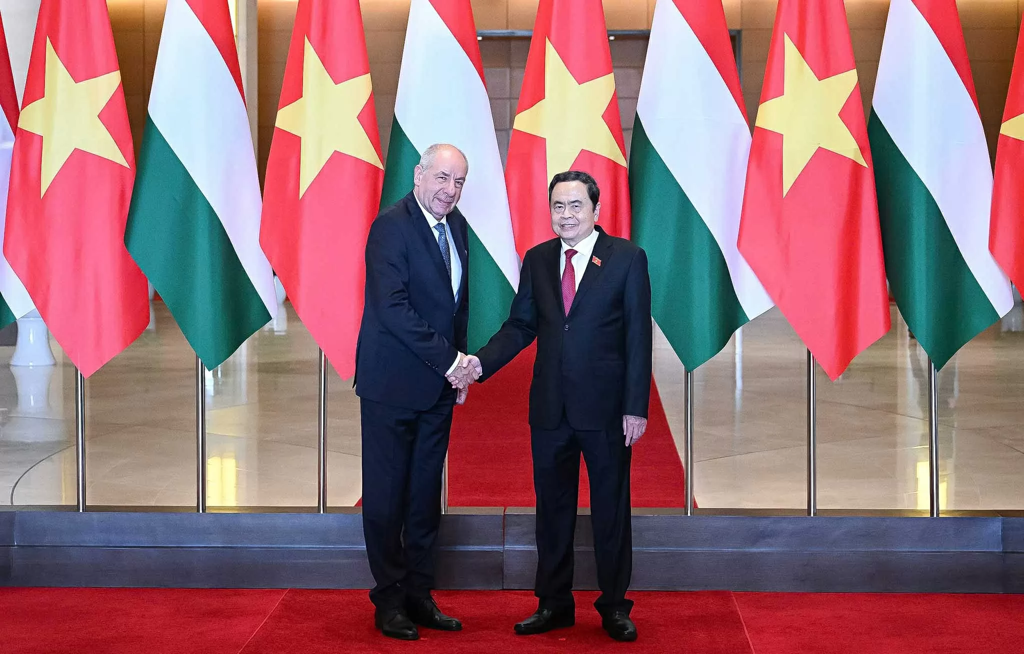 Chủ tịch Quốc hội Trần Thanh Mẫn hội kiến Tổng thống Hungary Sulyok Tamas. (Nguồn: quochoi.vn) Chủ tịch Quốc hội Trần Thanh Mẫn hội kiến Tổng thống Hungary Sulyok Tamas. (Nguồn: quochoi.vn)