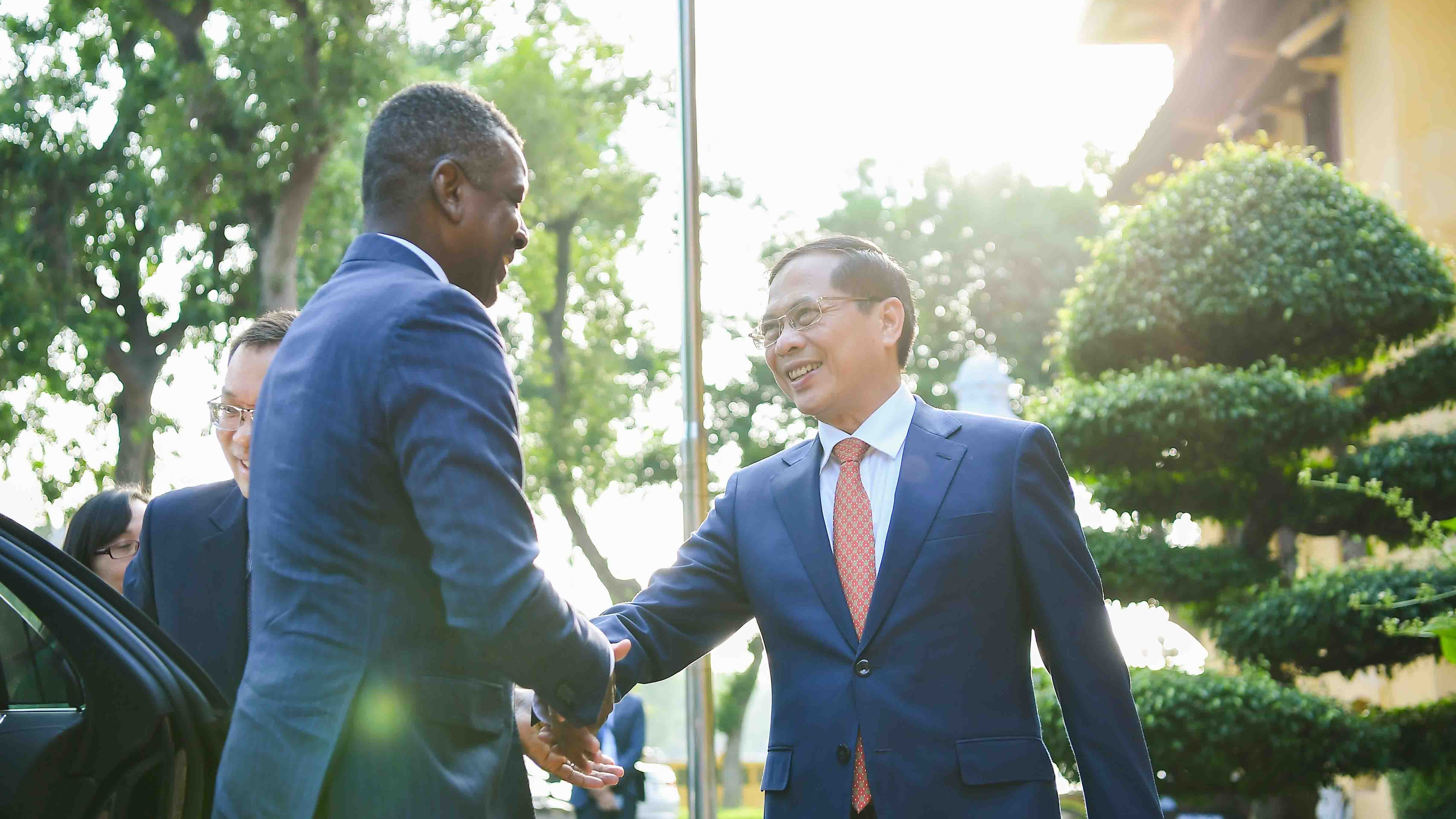 pho thu tuong bo truong ngoai giao bui thanh son don hoi dam voi bo truong ngoai giao dominica