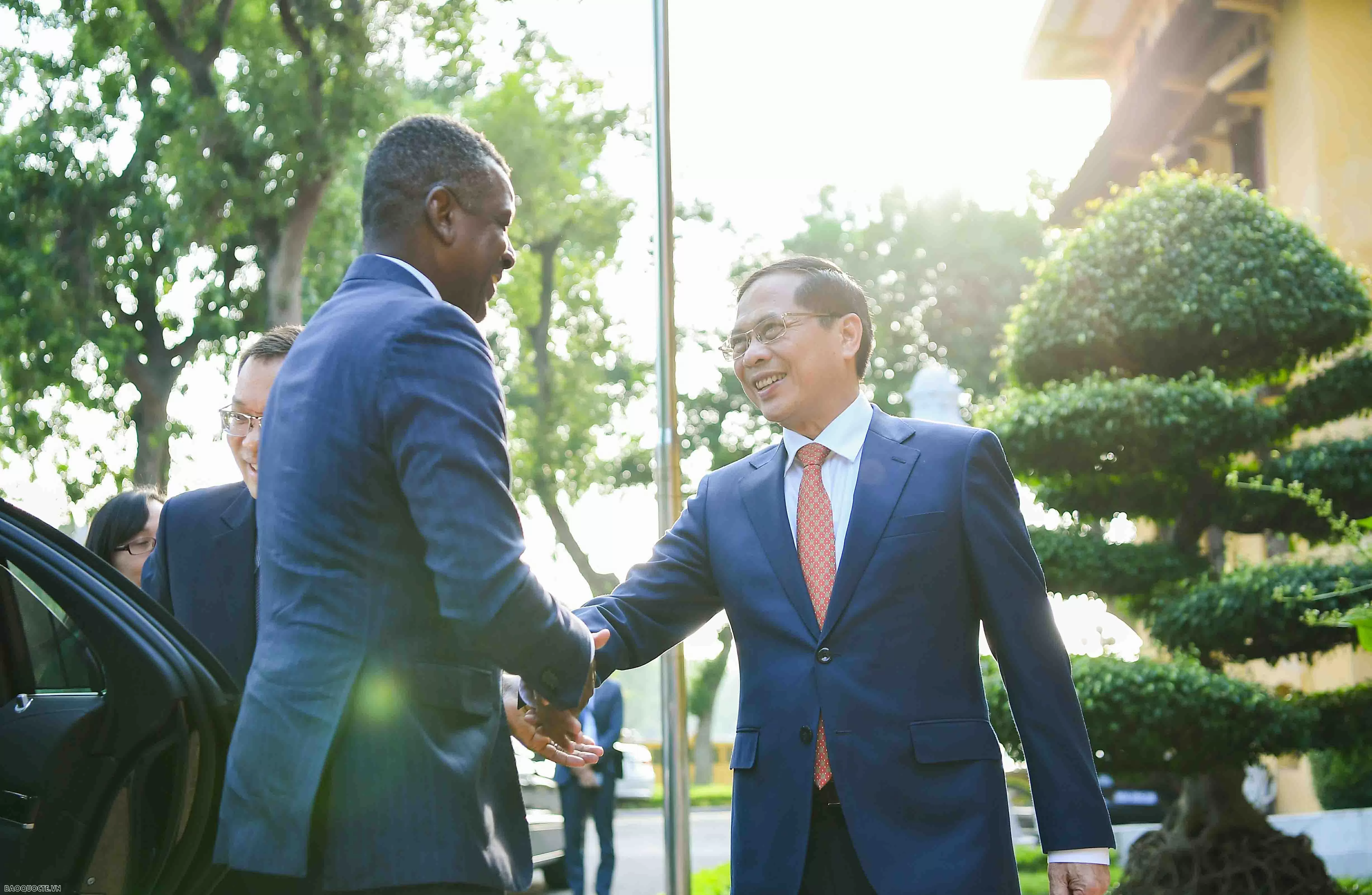 Phó Thủ tướng, Bộ trưởng Ngoại giao Bùi Thanh Sơn đón, hội đàm với Bộ trưởng Ngoại giao Dominica