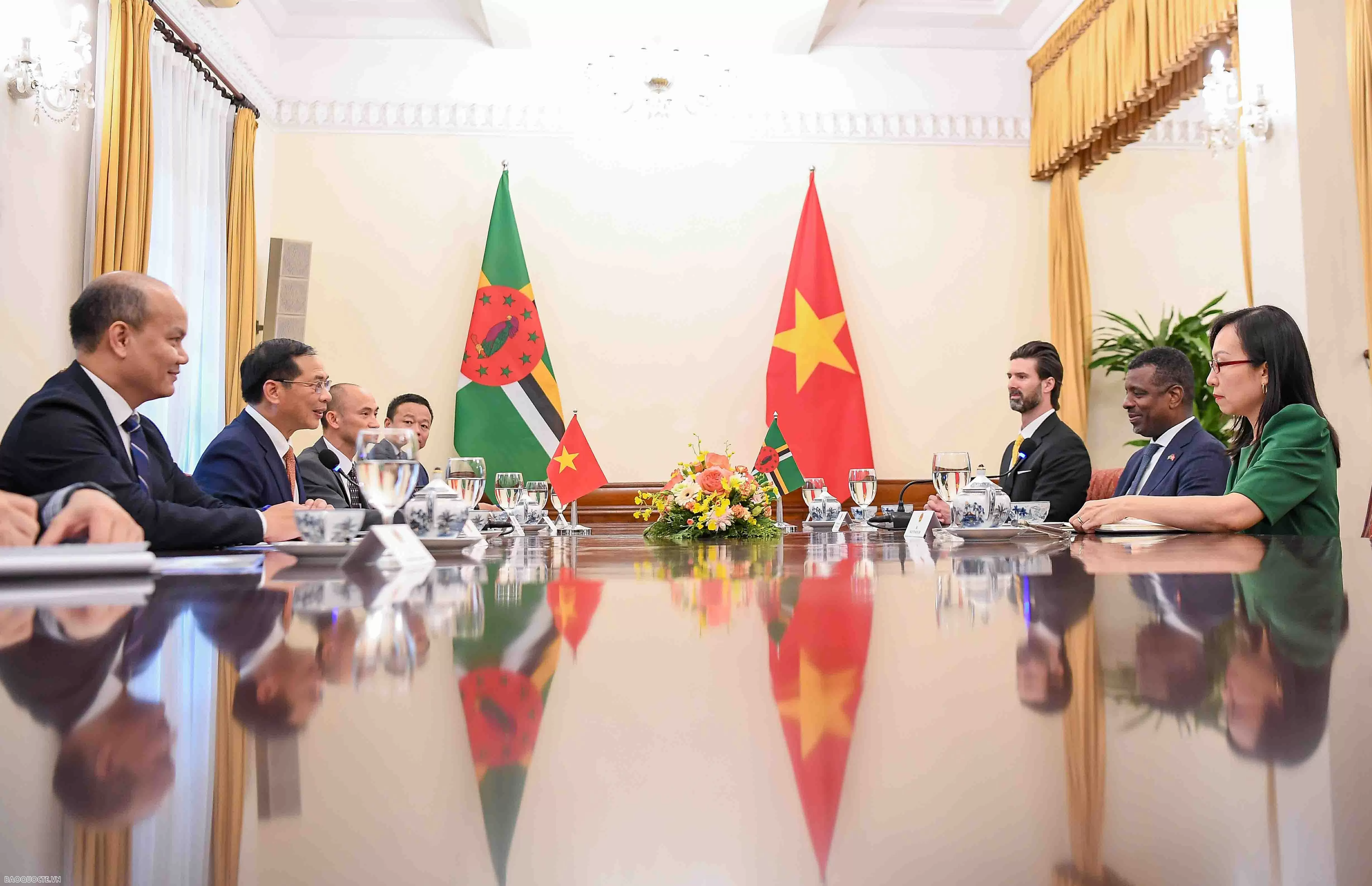 Phó Thủ tướng, Bộ trưởng Ngoại giao Bùi Thanh Sơn đón, hội đàm với Bộ trưởng Ngoại giao Dominica Phó Thủ tướng, Bộ trưởng Ngoại giao Bùi Thanh Sơn đón, hội đàm với Bộ trưởng Ngoại giao Dominica